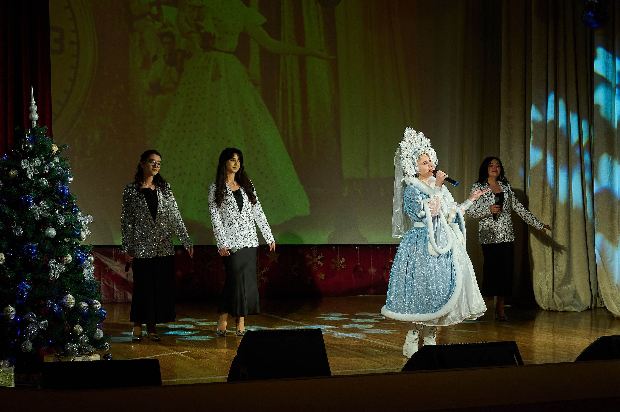 Концерт НГ В ДК. Жизнь курорта Кабардинка в фотографиях