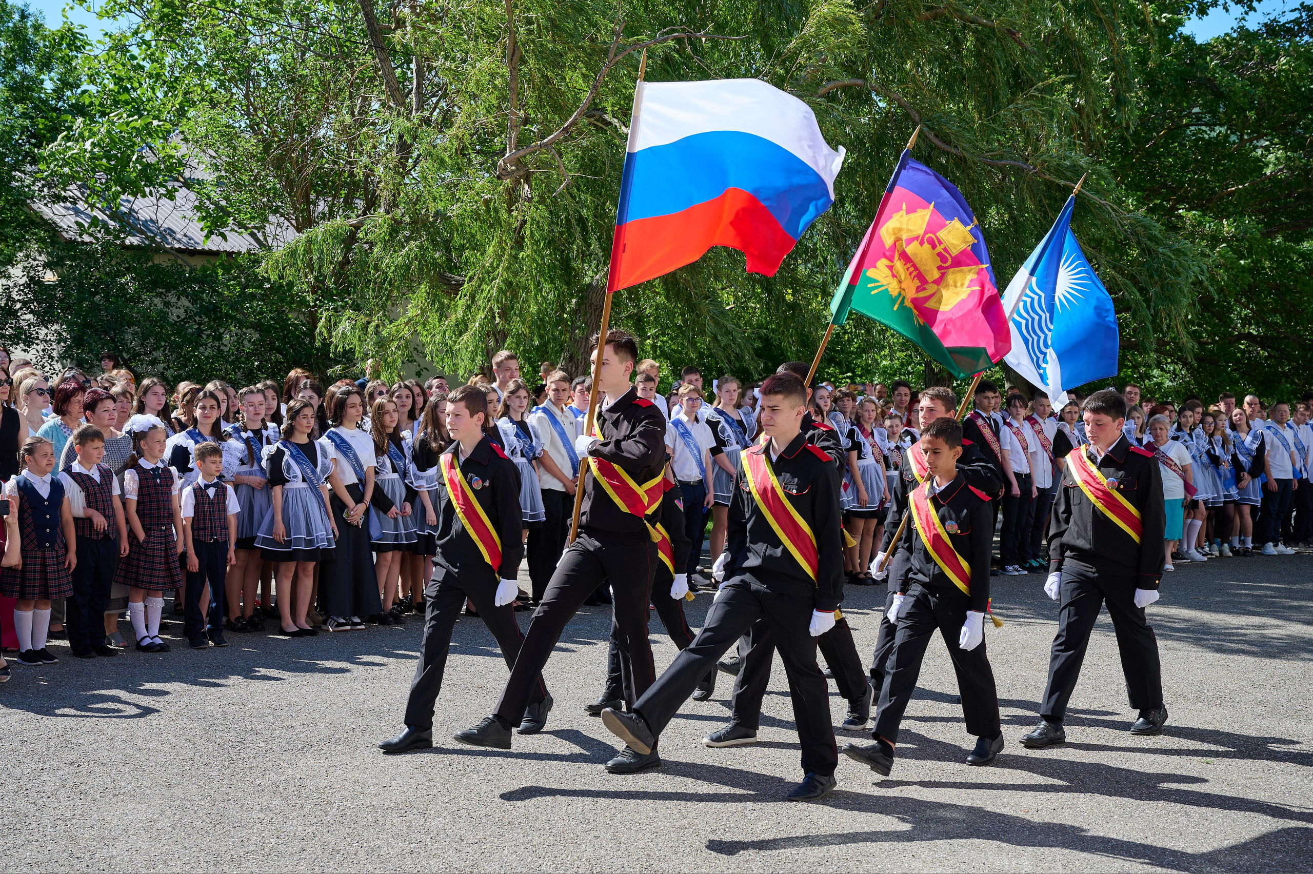 Последний звонок. Жизнь курорта Кабардинка в фотографиях