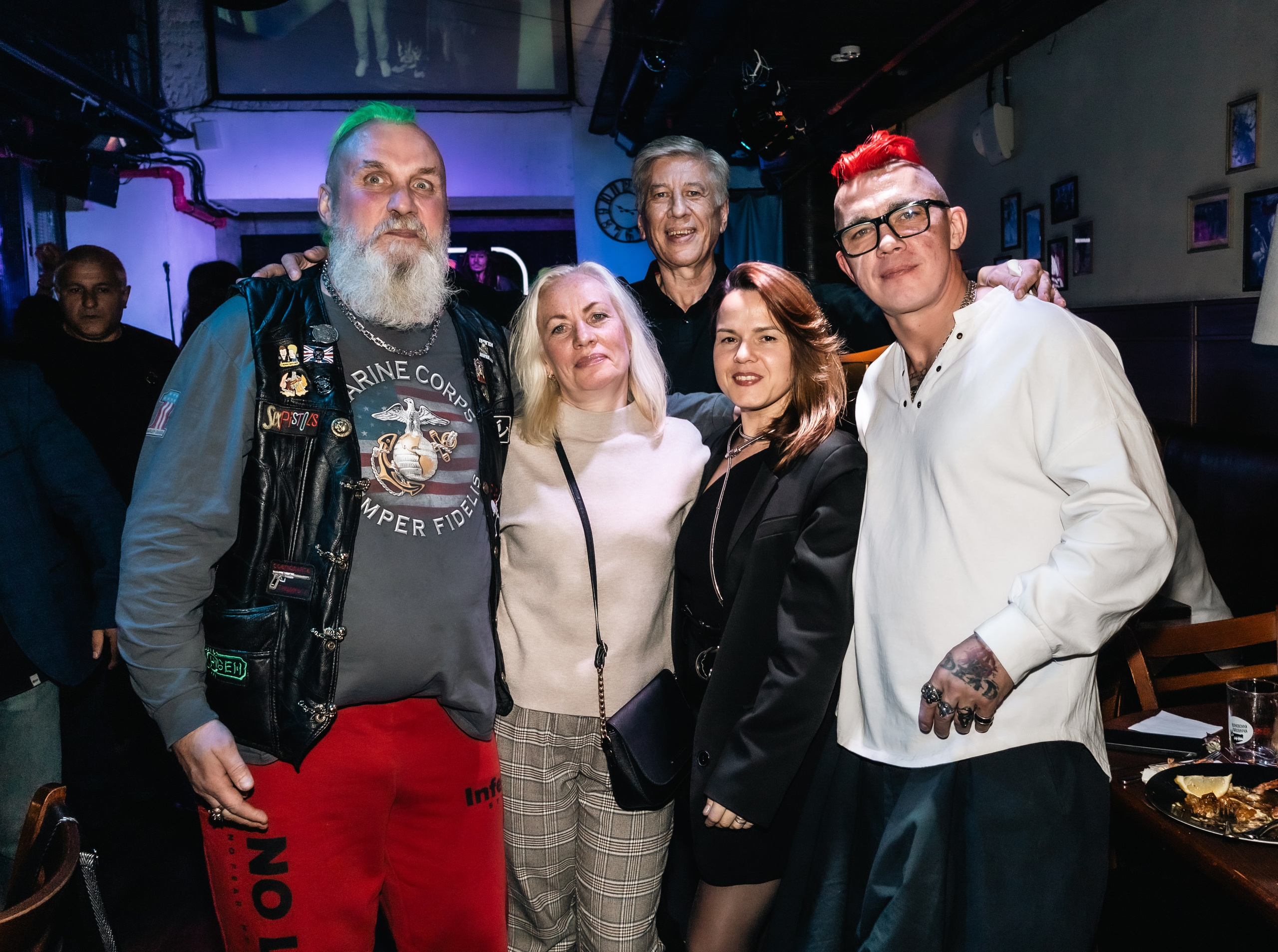 Послушать миксы. ЛЁША МЕДВЕДЬ| АРТИСТ |АВТОР ПЕСЕН|ДИДЖЕЙ МЕДВЕДЬ |