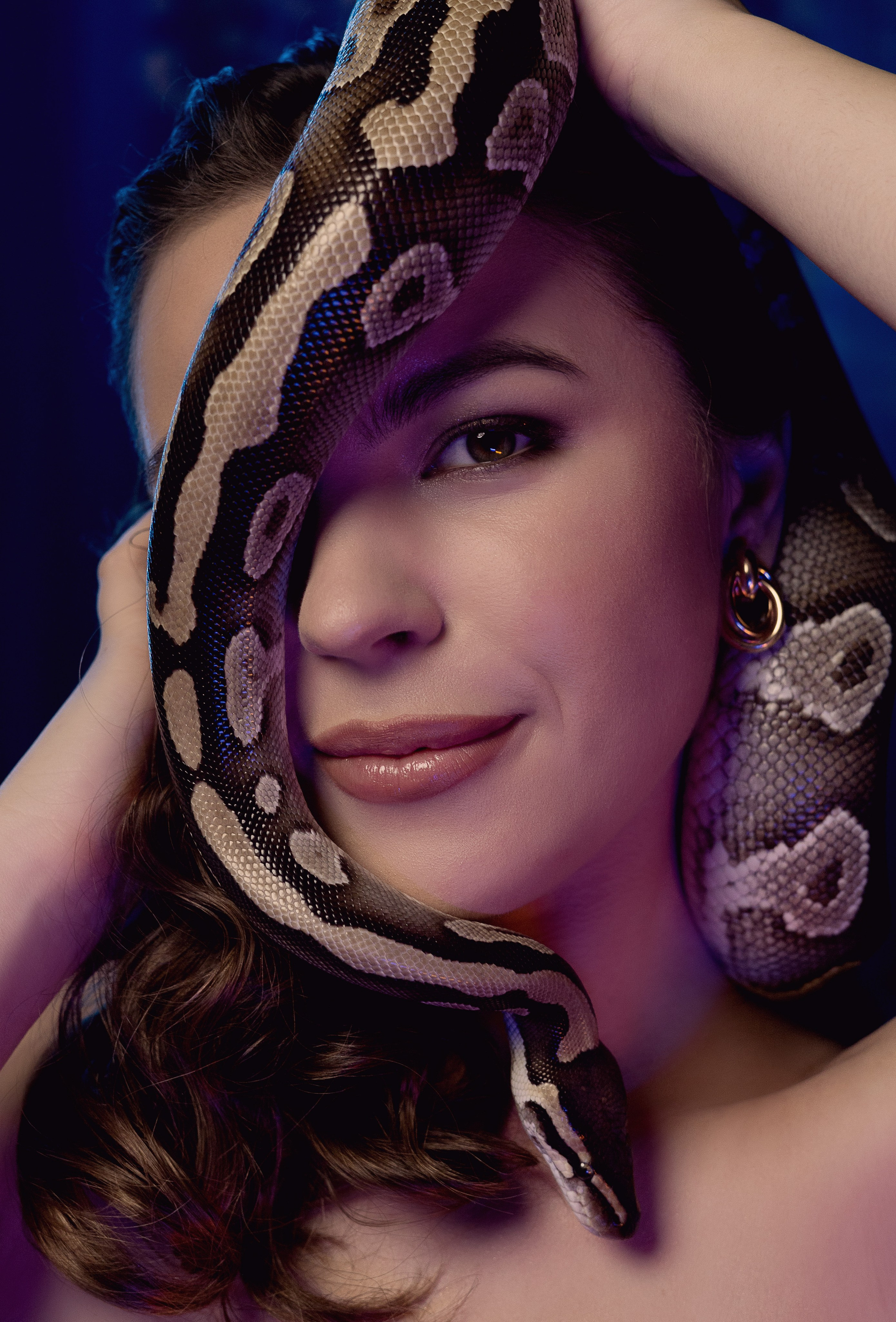 Виктория. Фотосессия в студии со змеей. Портретный фотограф Панферова Регина г. Санкт-Петербург, г. Казань