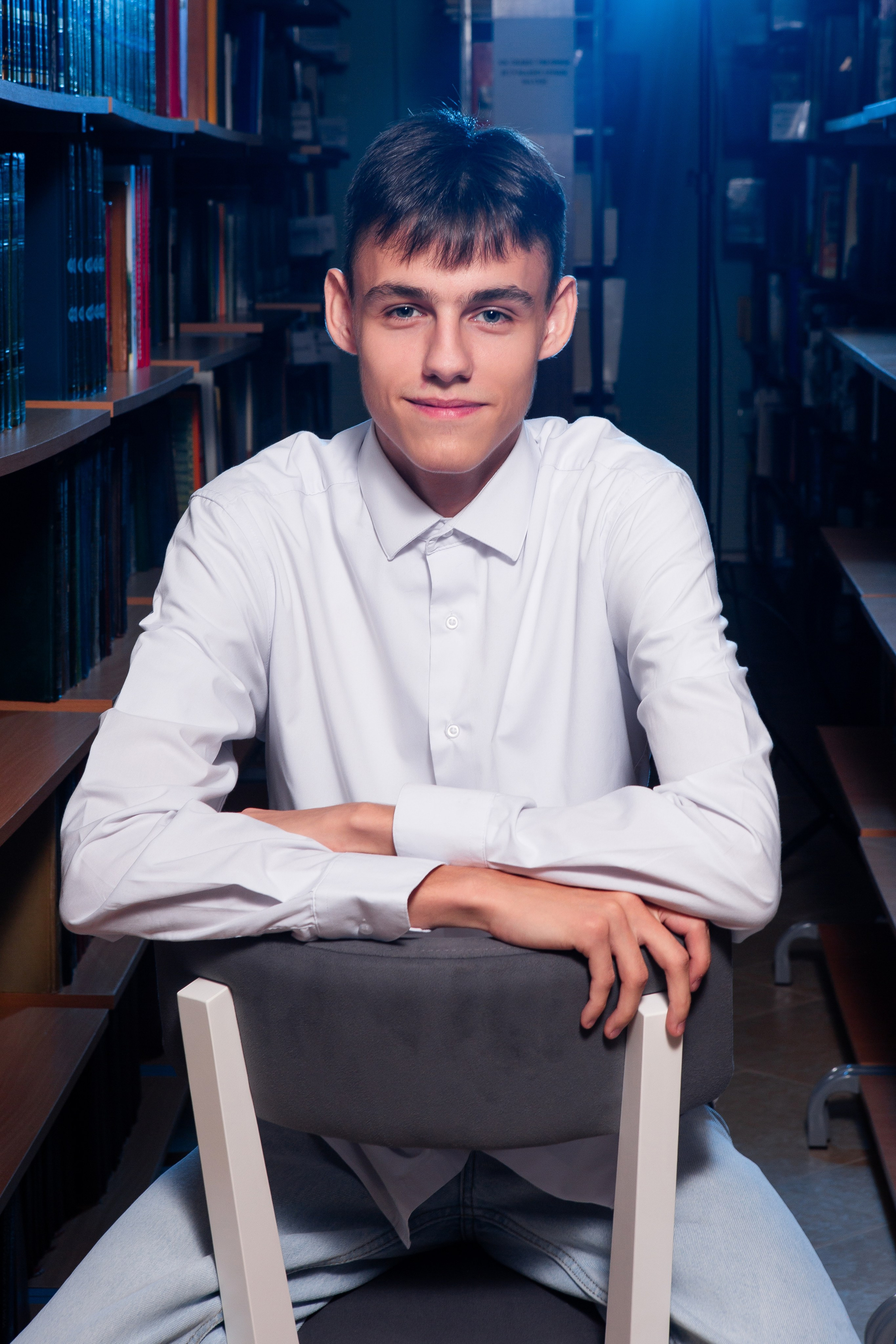 СЪЕМКА ПОРТРЕТОВ В БИБЛИОТЕКЕ ДЛЯ 11 КЛАССОВ-1. ТВОЙ АЛЬБОМ / ТВОИ ПРАВИЛА