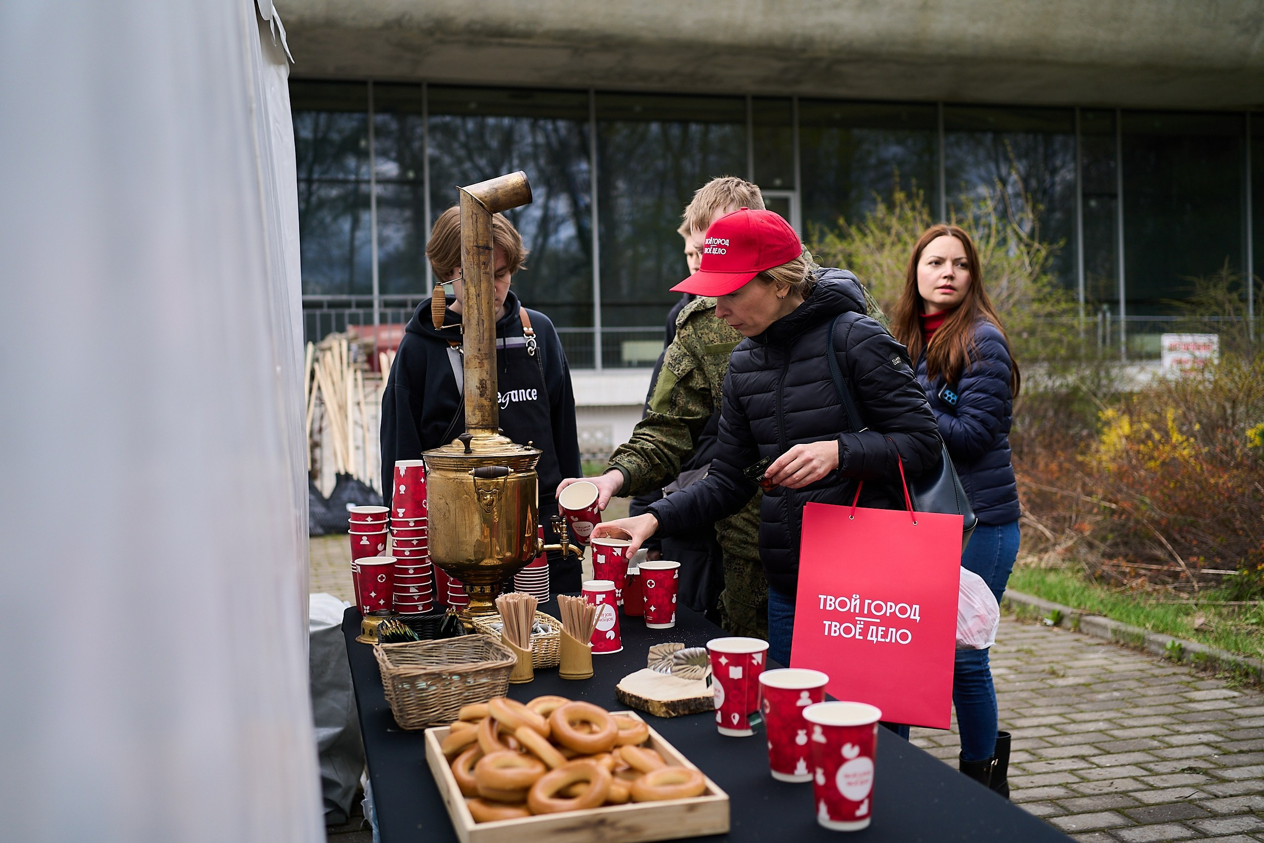 Субботник у Управления делами Мэра и Правительства Москвы. Фотограф и Видеограф в Москве. Олег Корушев
