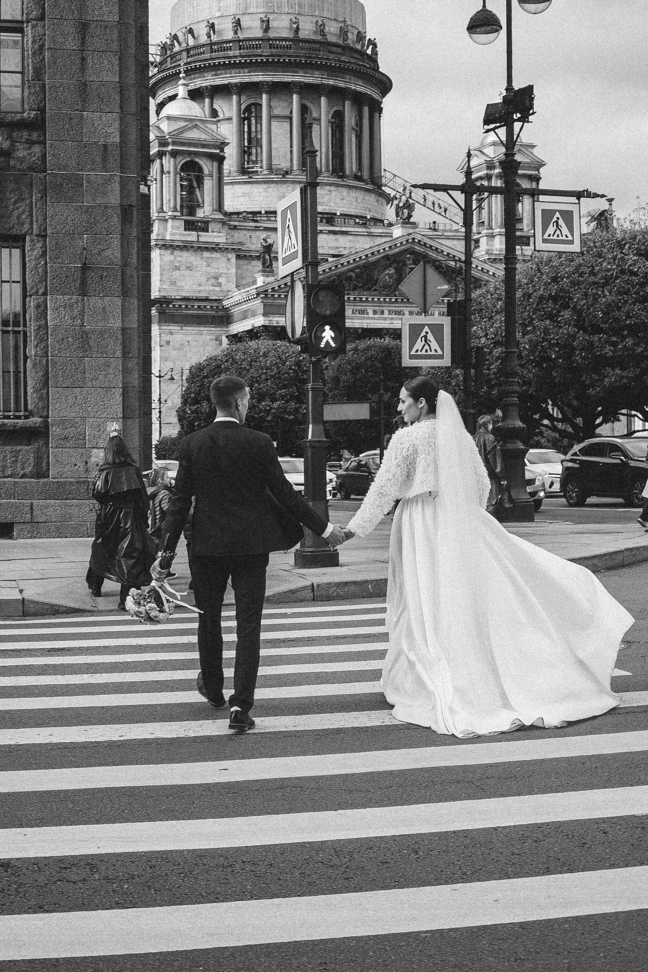 СВАДЕБНАЯ ПРОГУЛКА В САНТК-ПЕТЕРБУРГЕ (ИСАКИЕВСКИЙ СОБОР, ЗИМНЯЯ КАНАВКА, ЭРМИТАЖ И БОЛЬШАЯ МОРСКАЯ УЛИЦА). Профессиональный фотограф, Санкт-Петербург — Виктория Богомолова
