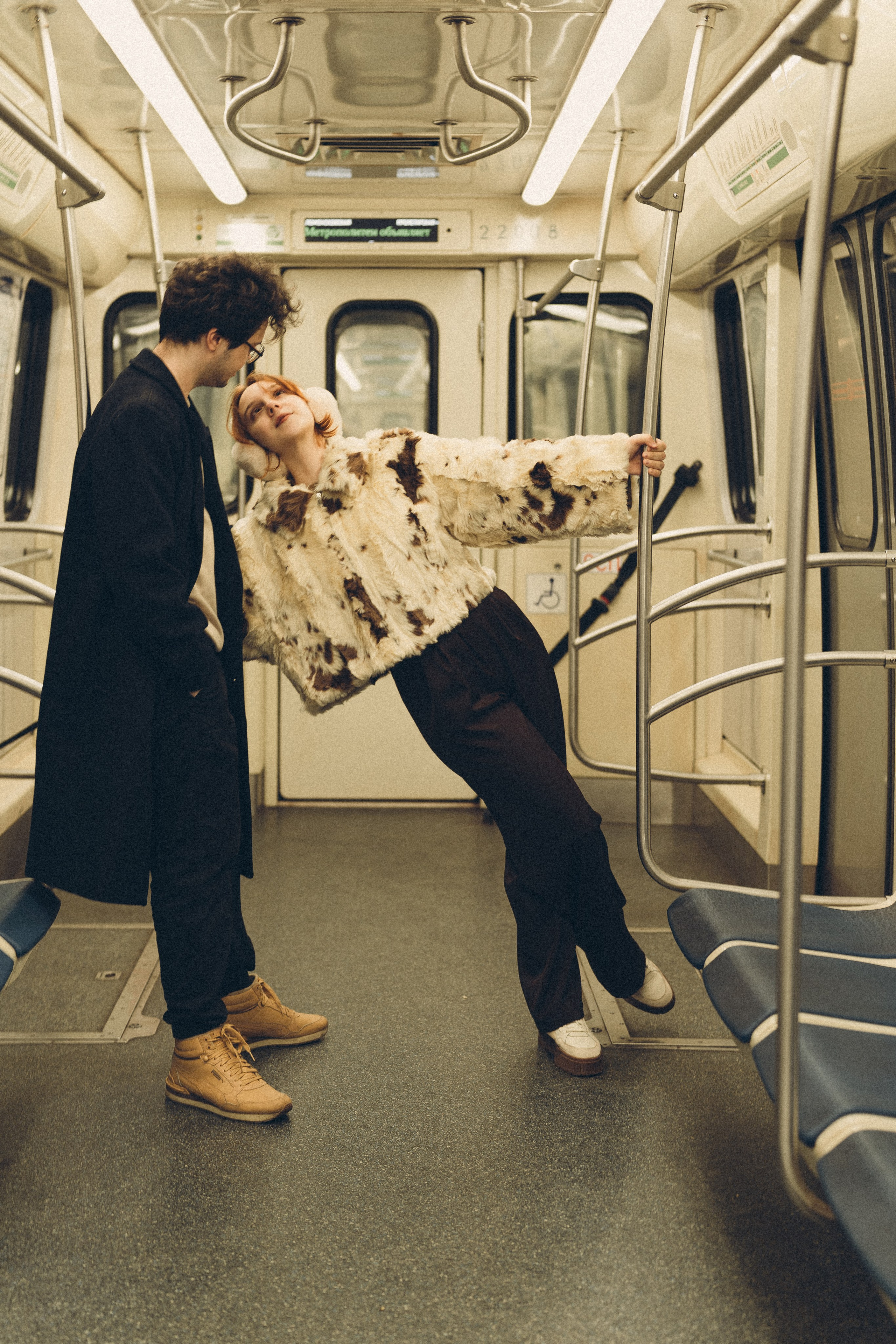 НОВОГОДНЯЯ ФОТОСЕСИИЯ ПАРЫ В МЕТРО ЛЮБОВЬ. Профессиональный фотограф, Санкт-Петербург — Виктория Богомолова