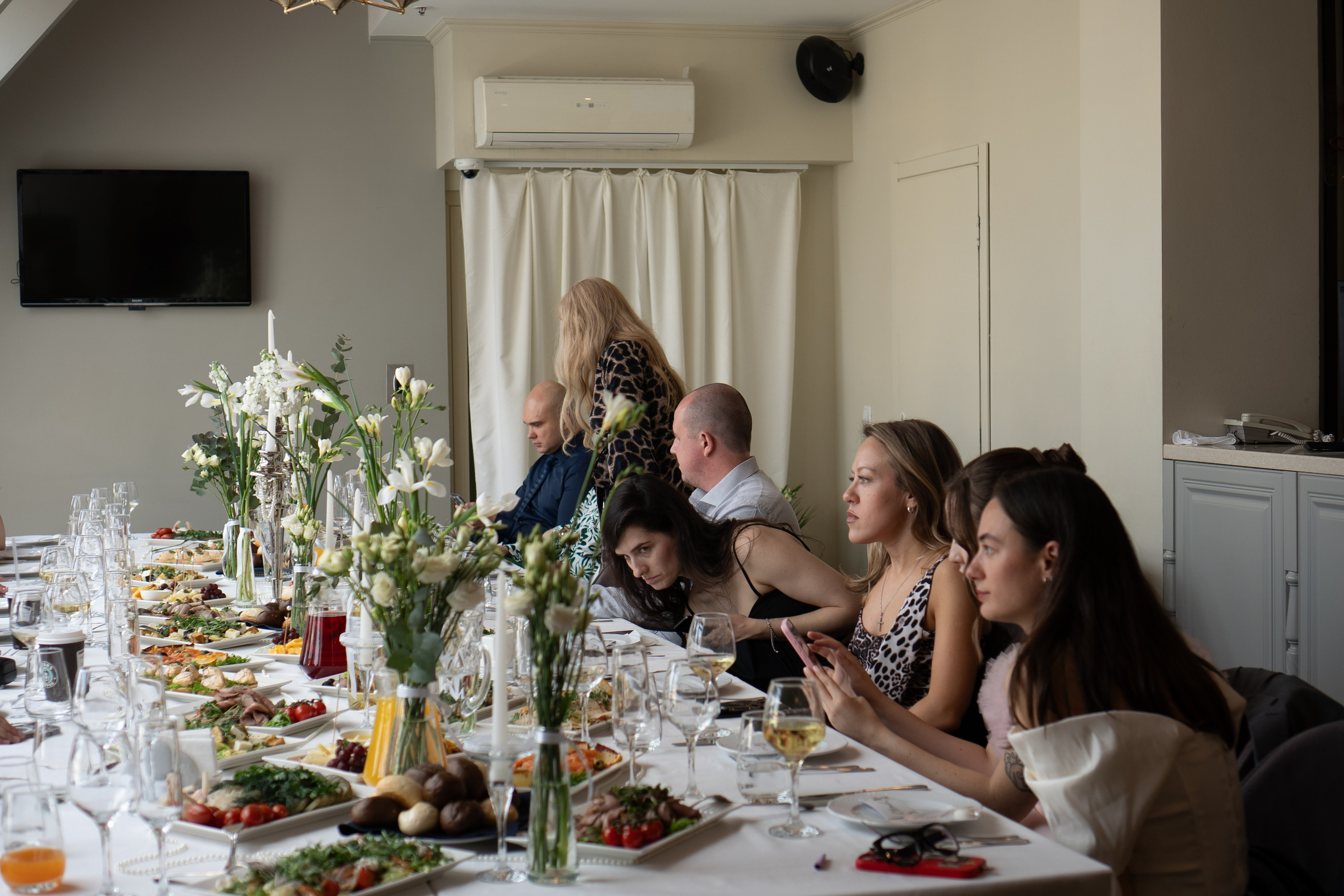 СВАДЕБНЫЙ БАНКЕТ НА ВЛАДИМИРСКОЙ В САНКТ-ПЕТЕРБУРГЕ (КАМЕРНАЯ СВАДЬБА). Профессиональный фотограф, Санкт-Петербург — Виктория Богомолова