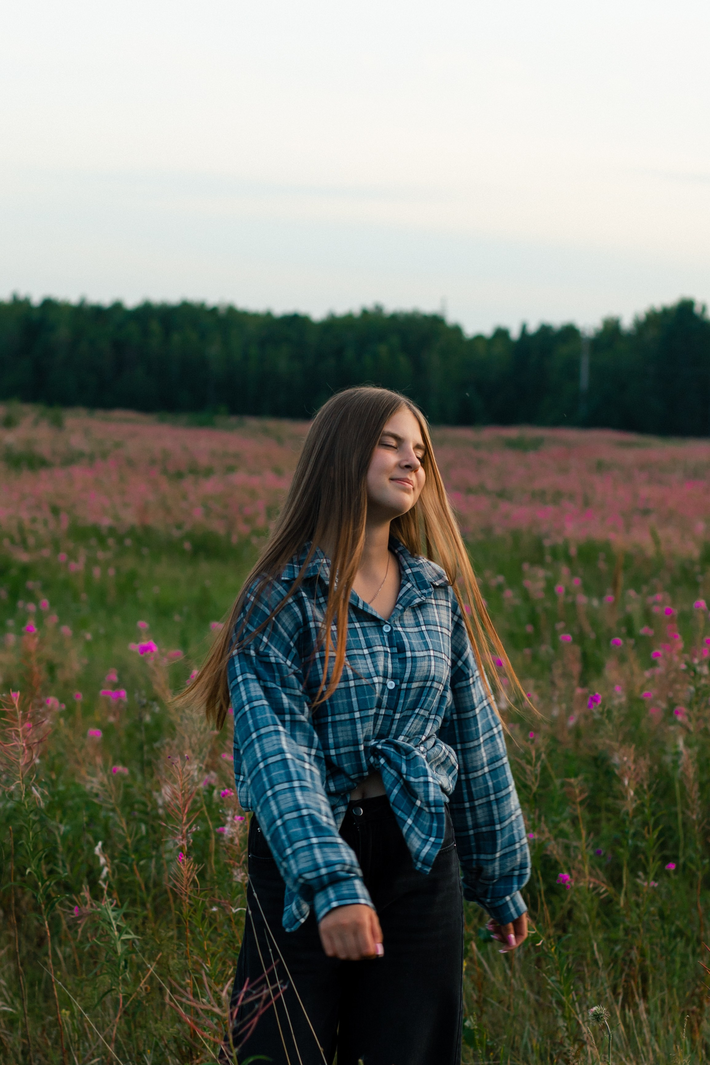 Портретная съёмка Дарьи в поле Ангарск. Фотограф Ангарск Александра Зарубина