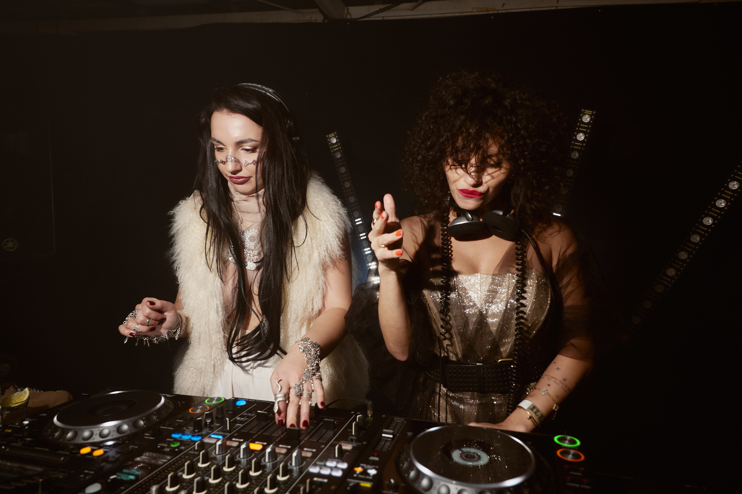 ILLEGAL FRIENDS MIRAGE. ФОТОГРАФ НА МЕРОПРИЯТИЕ ОТ СОЛЬ МЕДИА PRODUCTION