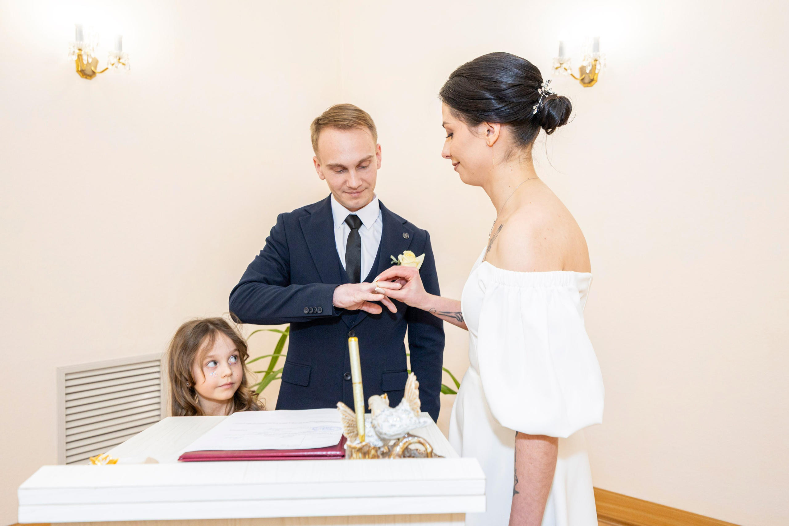 Свадьба, роспись в ЗАГСе, венчание, крещение, выписка из роддома — фотосъёмка. Визуальная упаковка брендов и проектов через фото и видеопроизводство