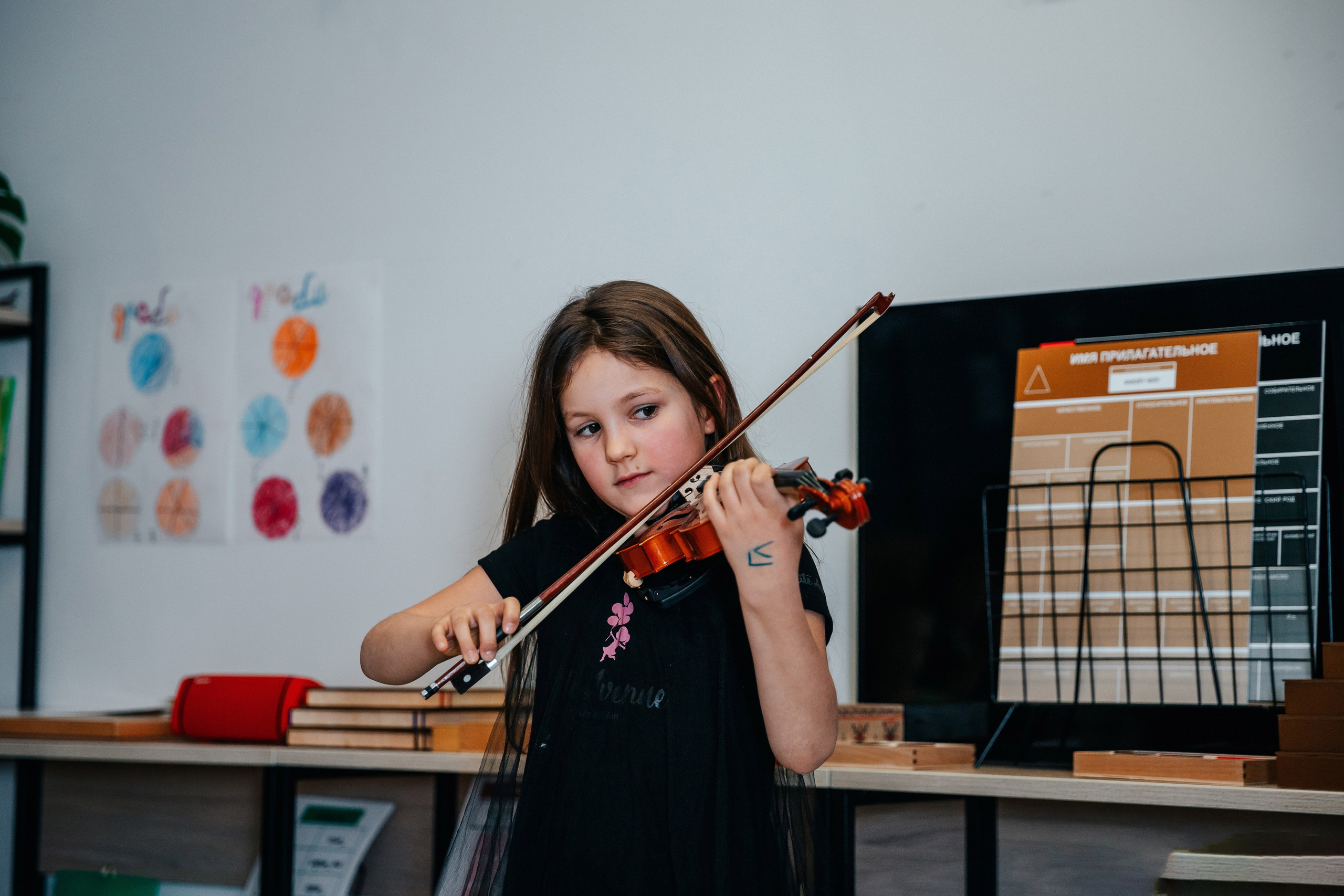 Новогодний утренник в Монтессори-школе. Семейный lifestyle фотограф в Санкт-Петербурге Людмила Пахомова