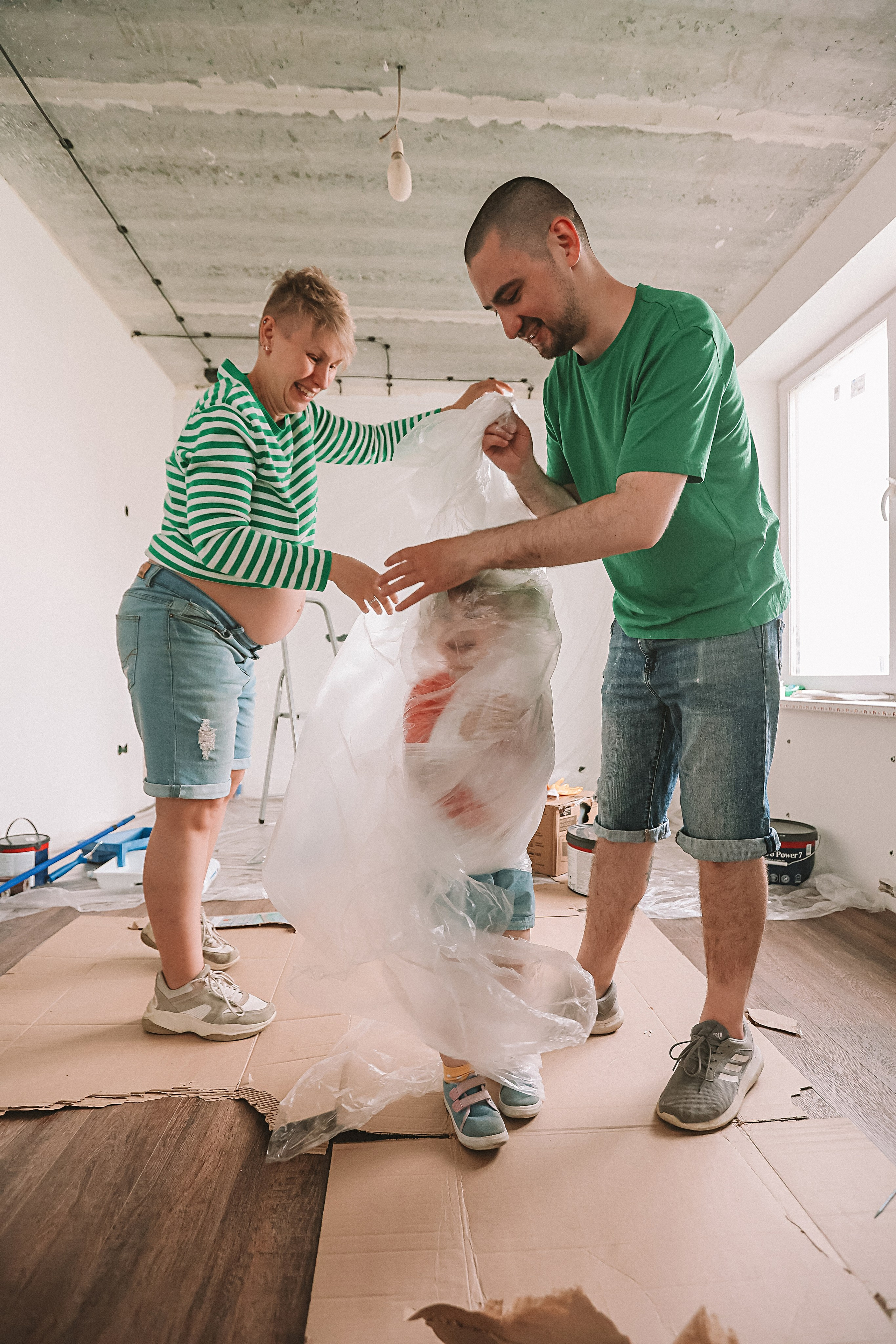 Ремонт. Семейный фотограф Тюмень, фотограф на роды Салмина Мария