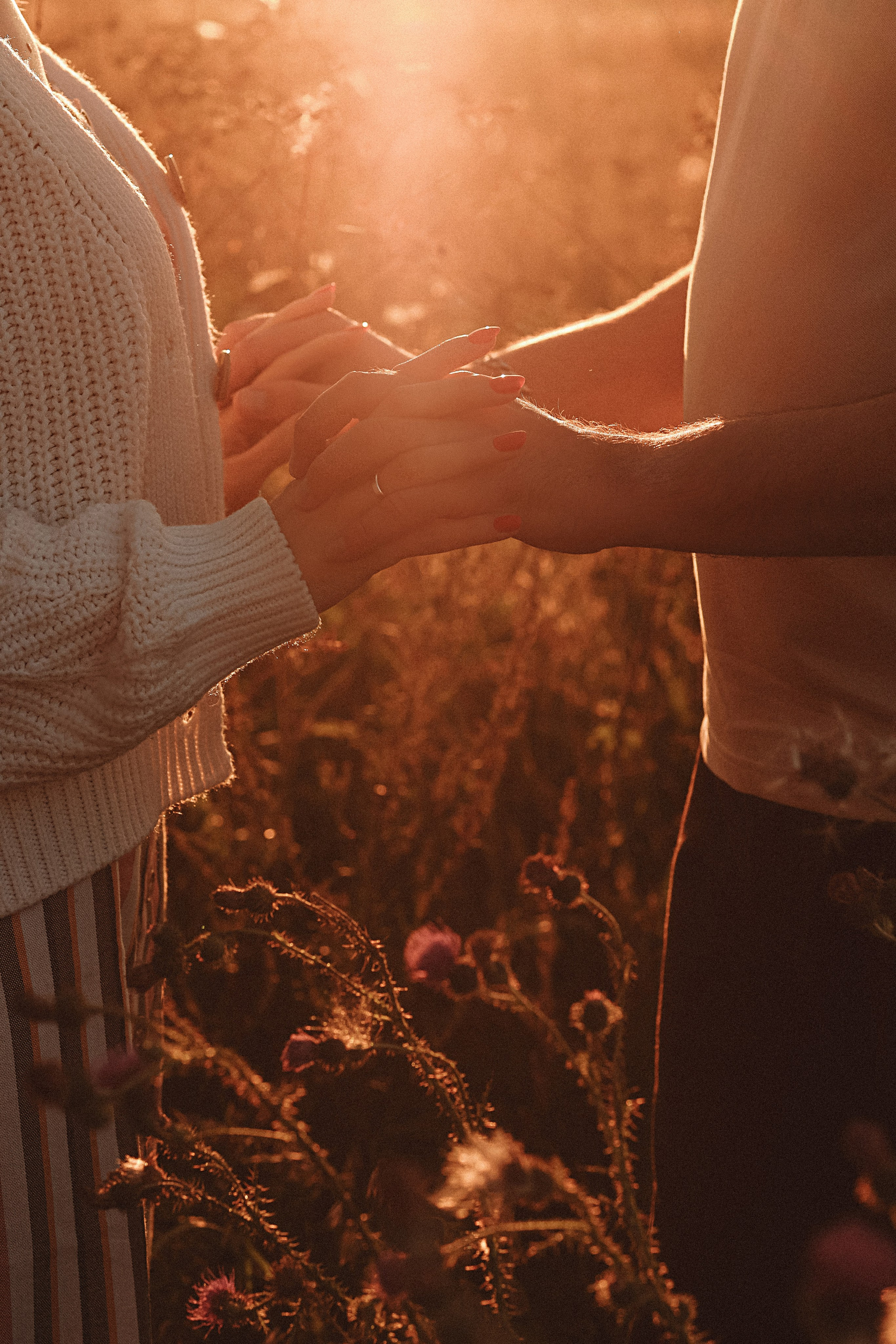 Поле love story на закате. Семейный фотограф Тюмень, фотограф на роды Салмина Мария