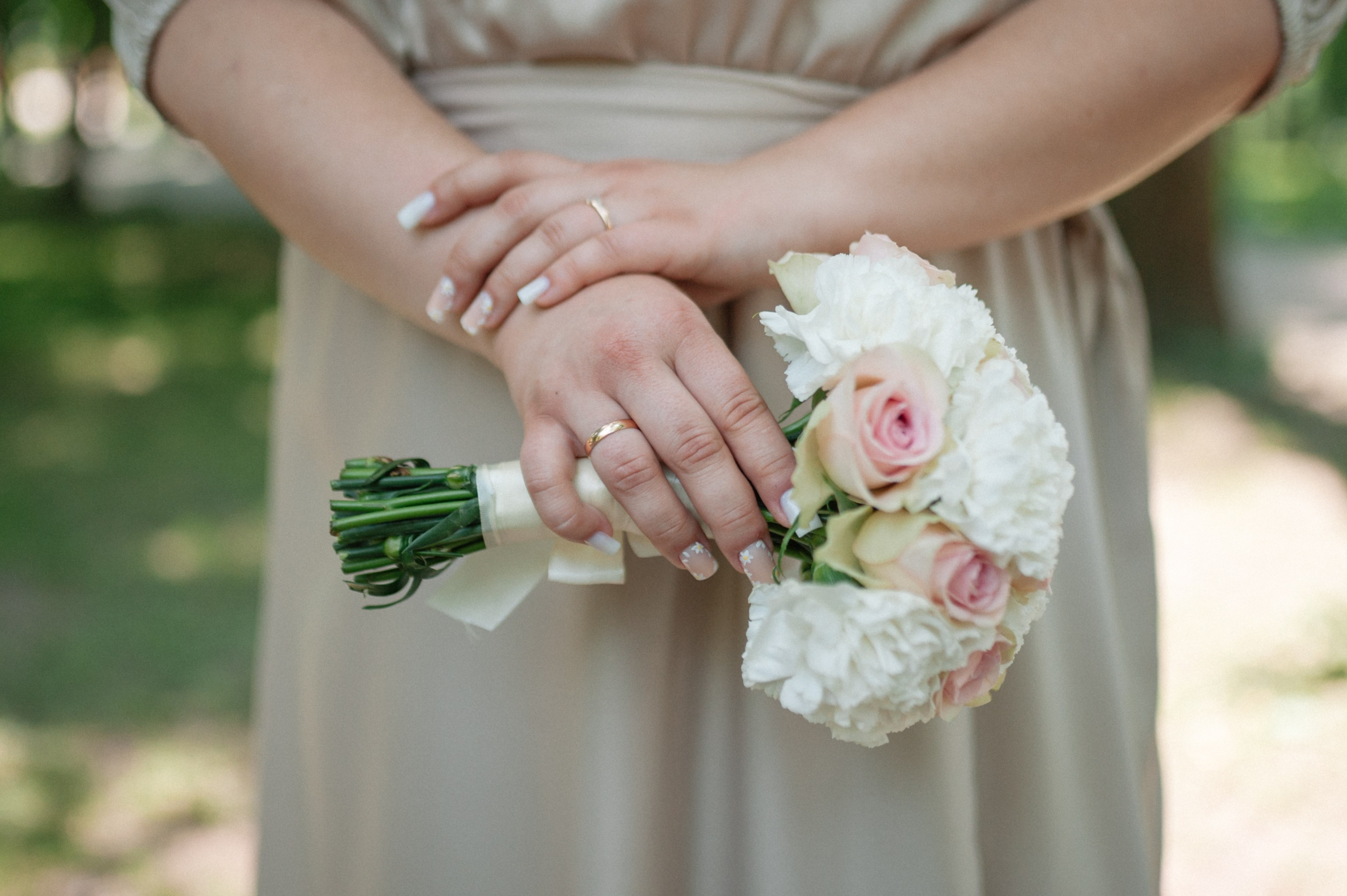 Фотосессия на свадьбе в Гомеле: счастливая пара на фоне городского пейзажа