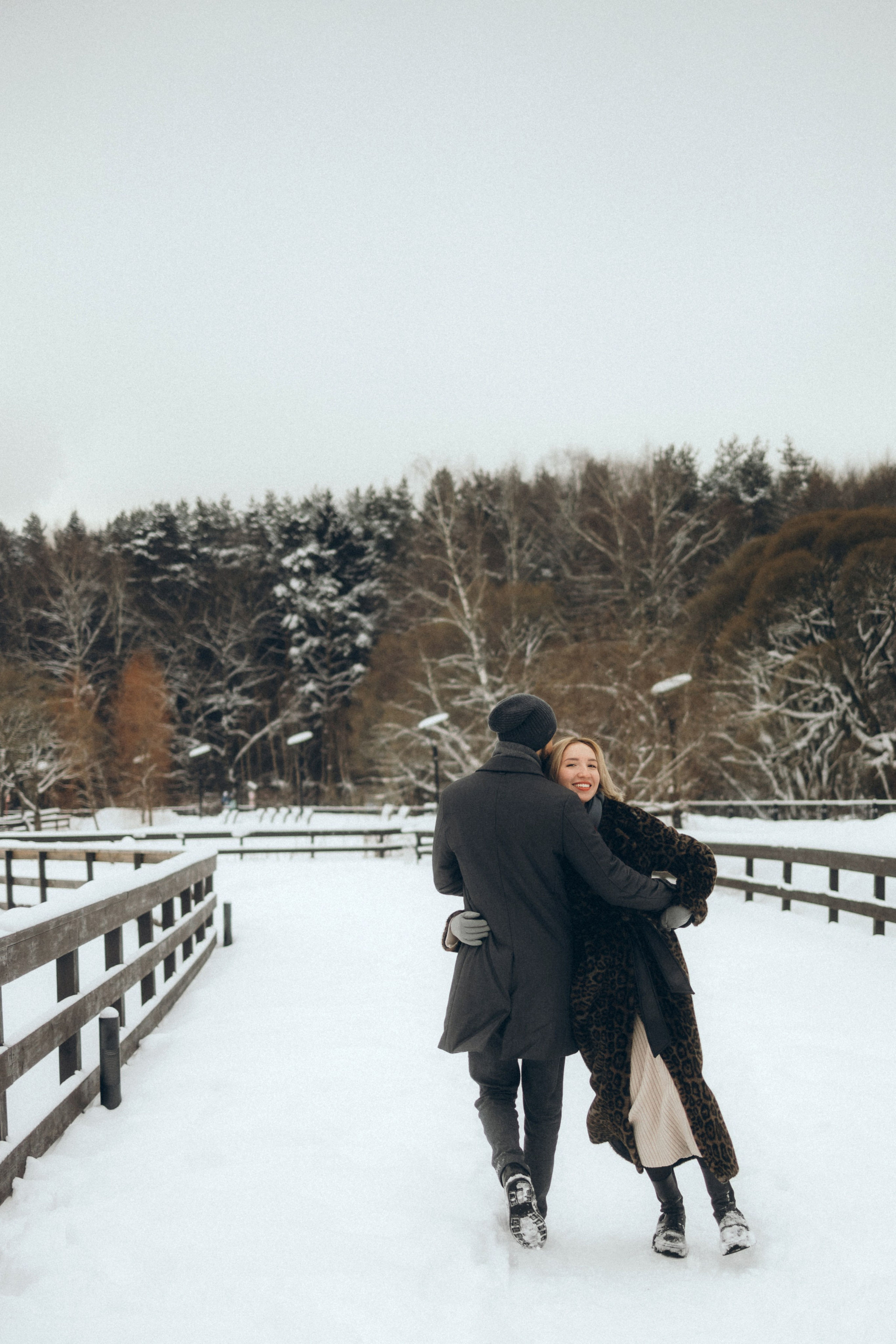 Дима и Камила в зимнем Мещерском лесу. Свадебный и портретный фотограф в Москве Кристина Золотова
