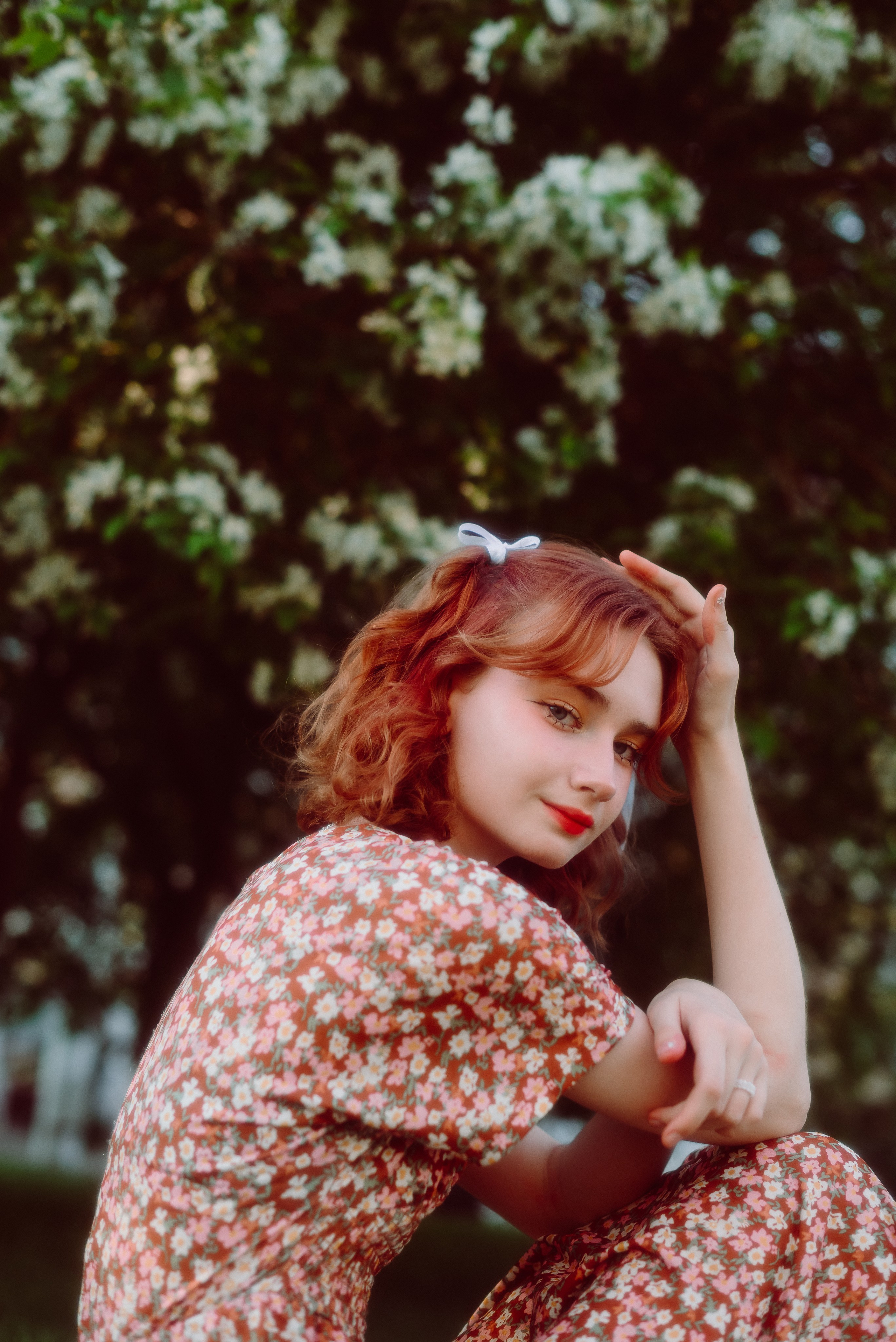 Фотосессия в цветущих яблонях в Кемерово