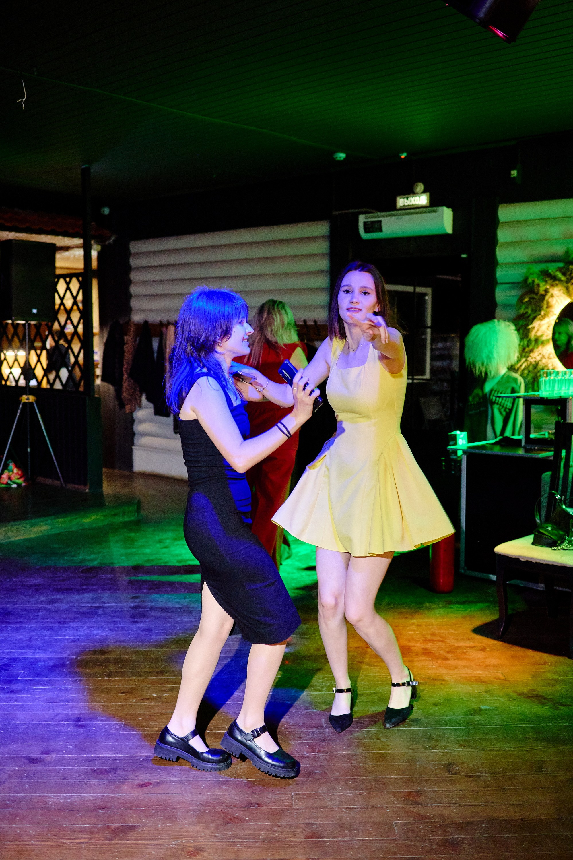 Выпускной 35 Сош. Фотограф Выпускные альбомы Таганрог Сергей Коробченко