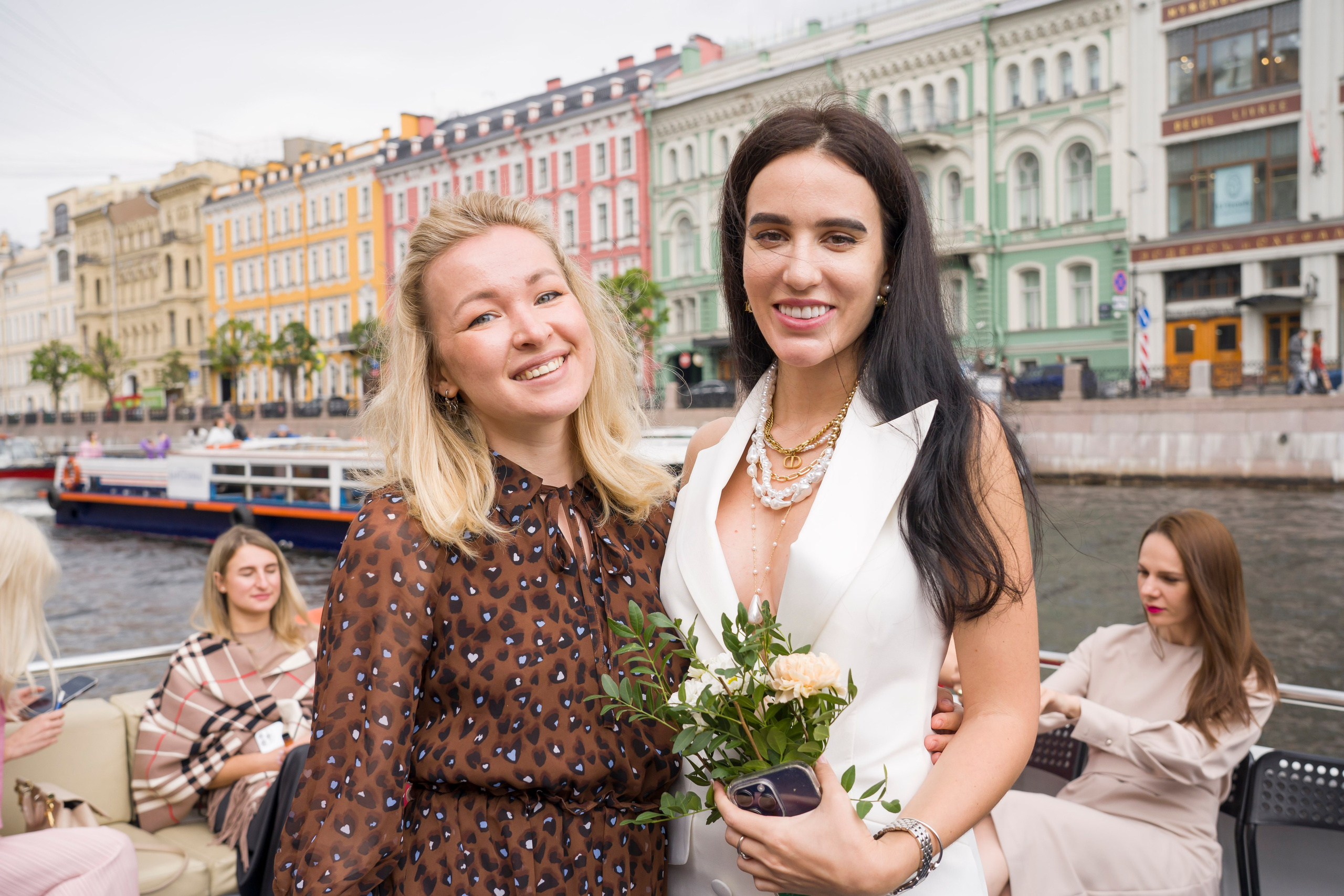 На теплоходе праздник. Фотограф в Санкт-Петербурге. Репортажная и все съёмки для бизнеса
