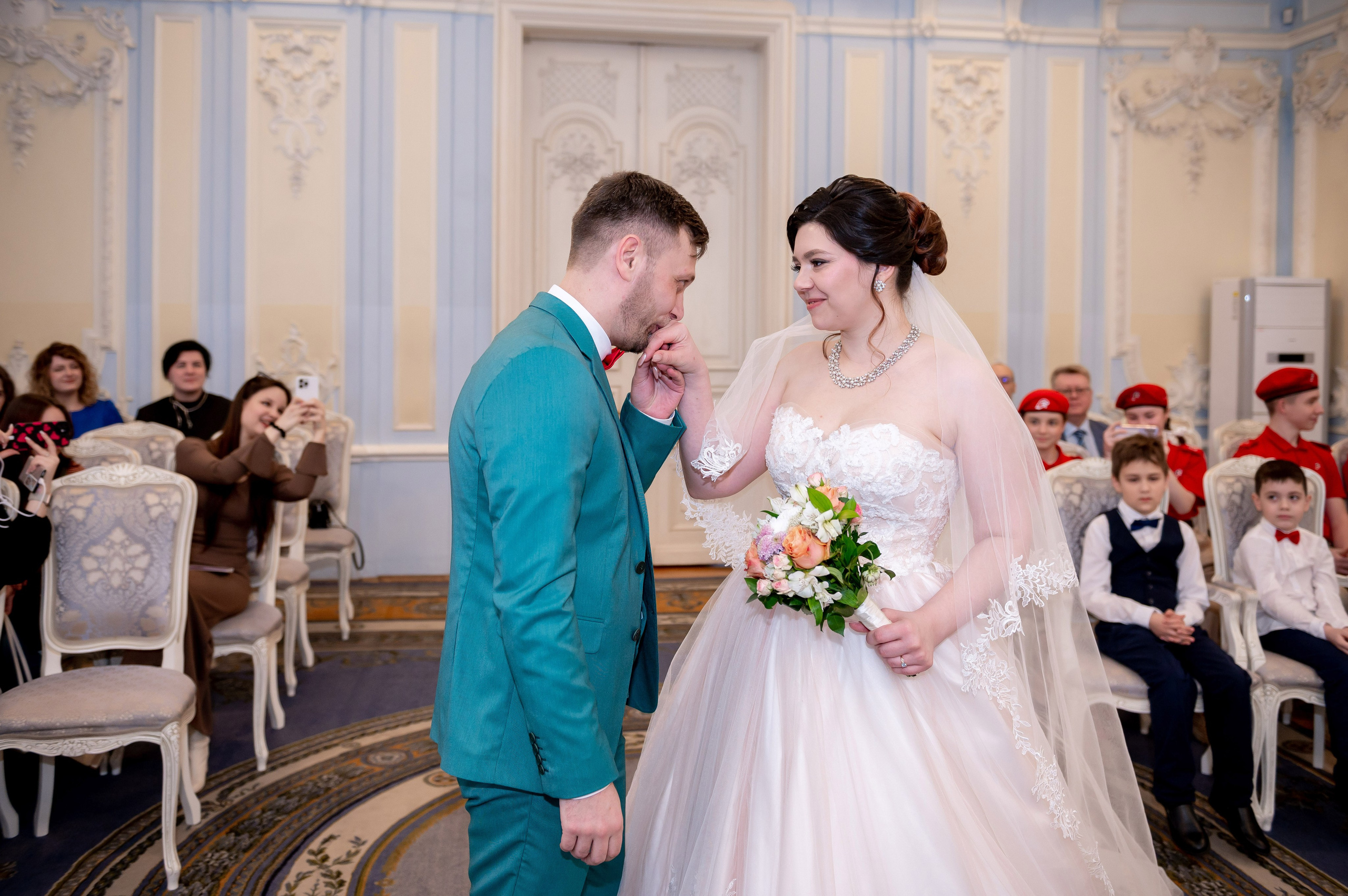 Самая красивая свадебная фотосессия в Эрмитаже. Лучшие свадебные фотографии в Эрмитажа. Портретный, семейный и свадебный фотограф в Санкт-Петербурге и в Пушкине Ширяев Денис