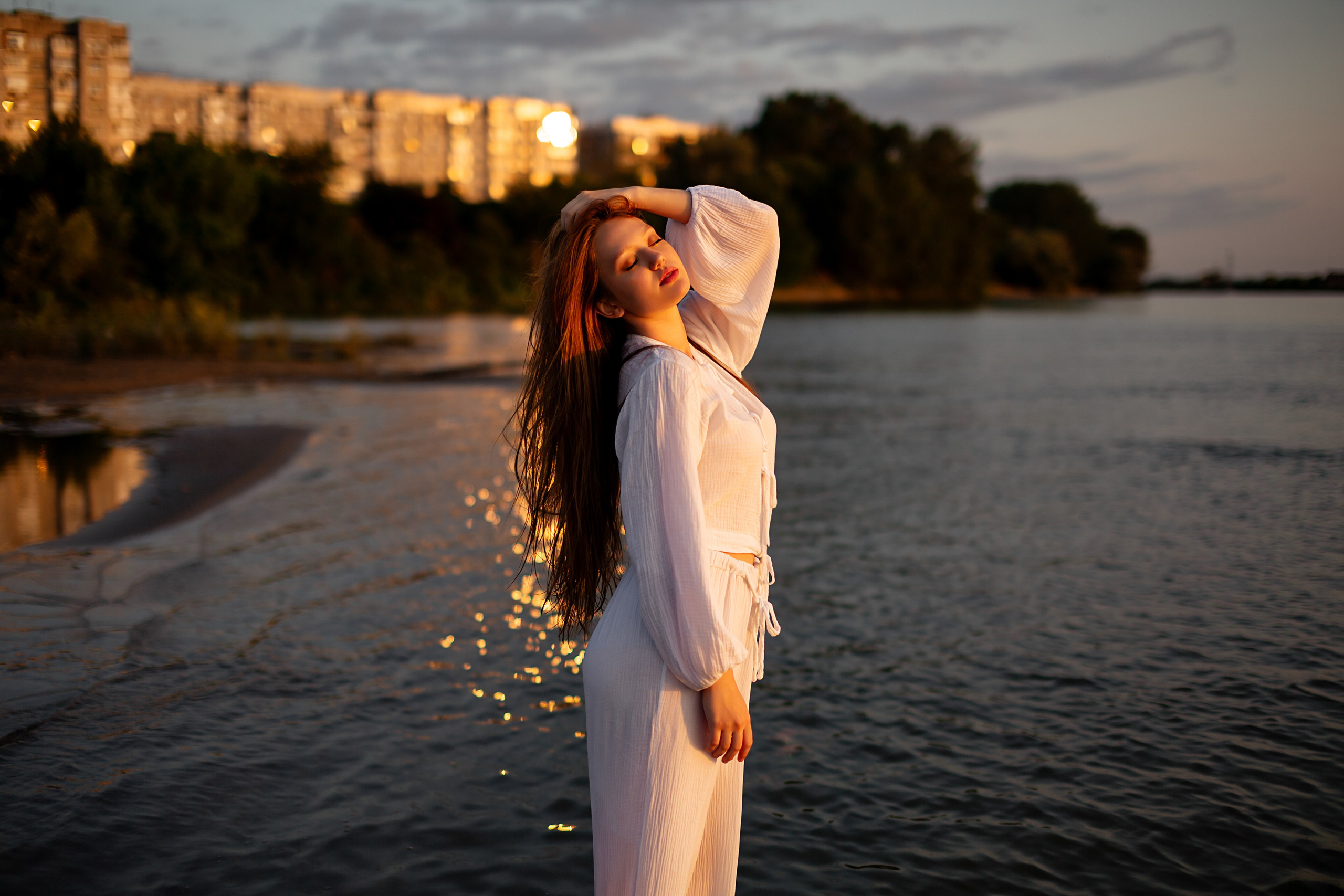 У воды. Https://malovafoto.ru