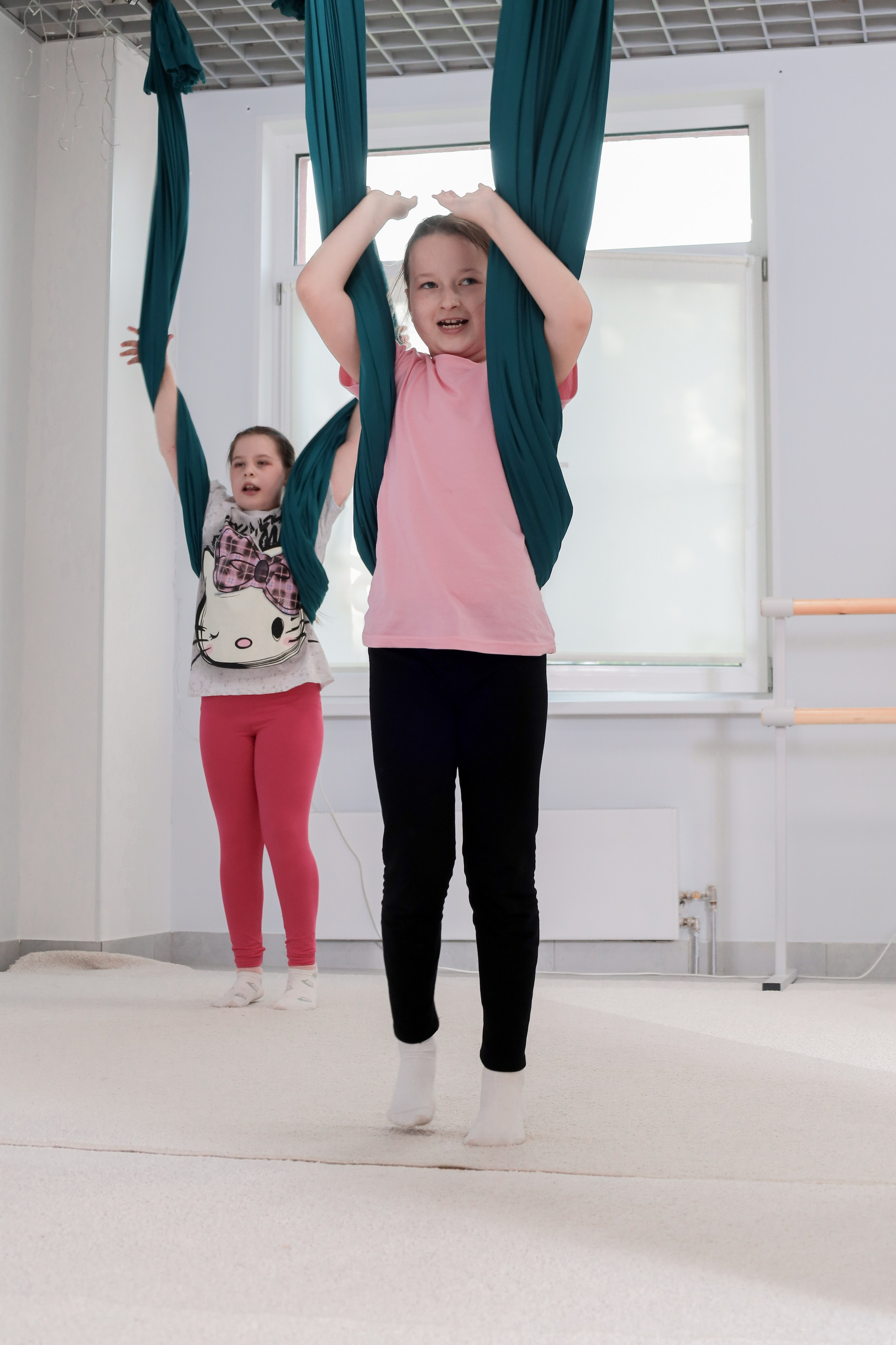 Детская аэройога. Фотограф Надршина Лилия