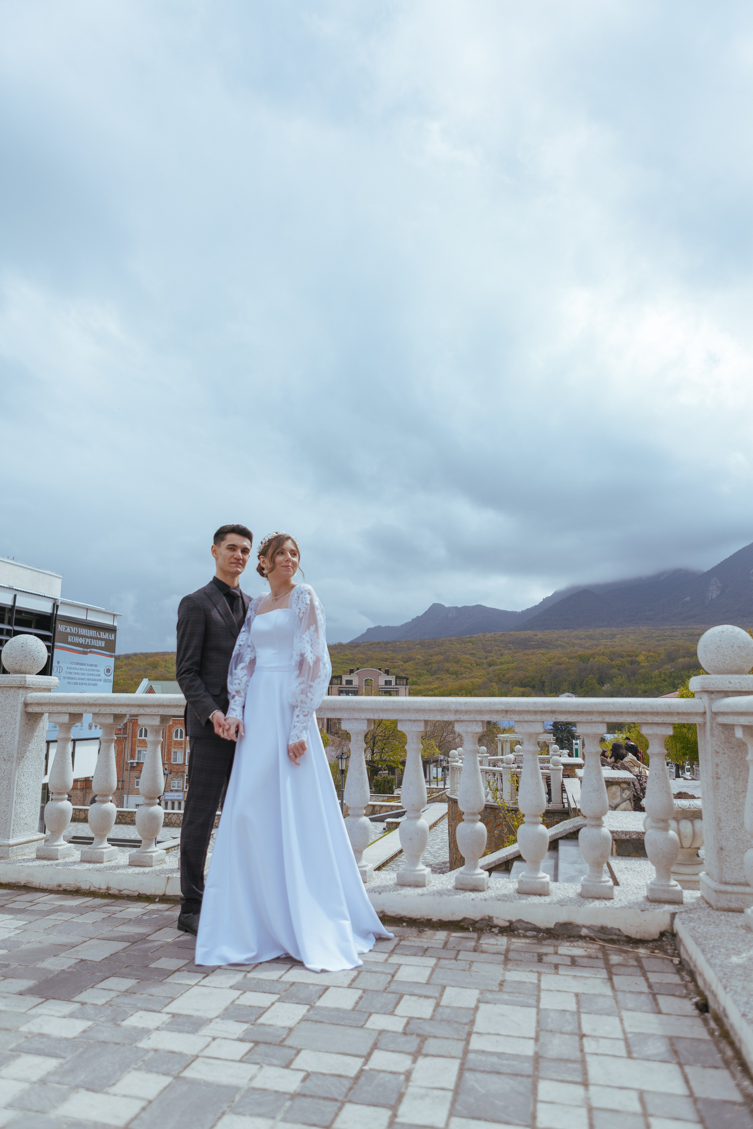 Свадебная прогулка жениха и невесты по Железноводску. Фотограф Ставрополь Пятигорск Елизавета Дарина
