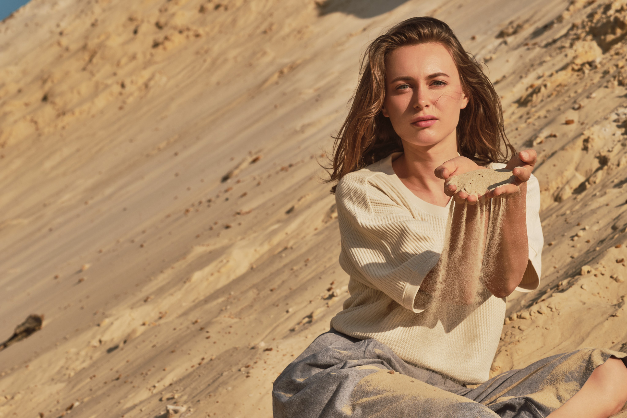 Светлана в пустыне (на пляже). Фотограф Максим Ерёмин