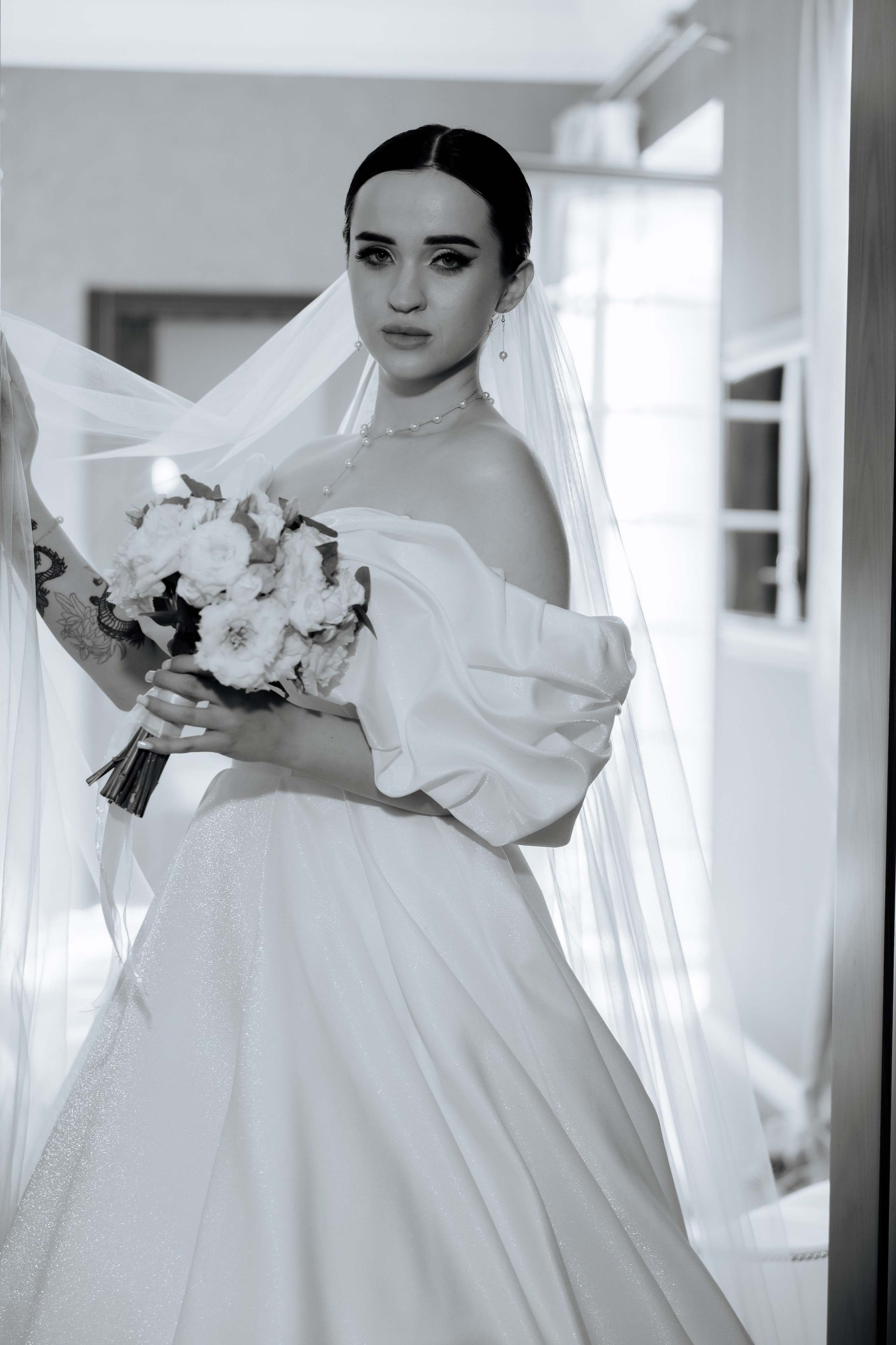 Черное и белое. Профессиональный фотограф и видеооператор