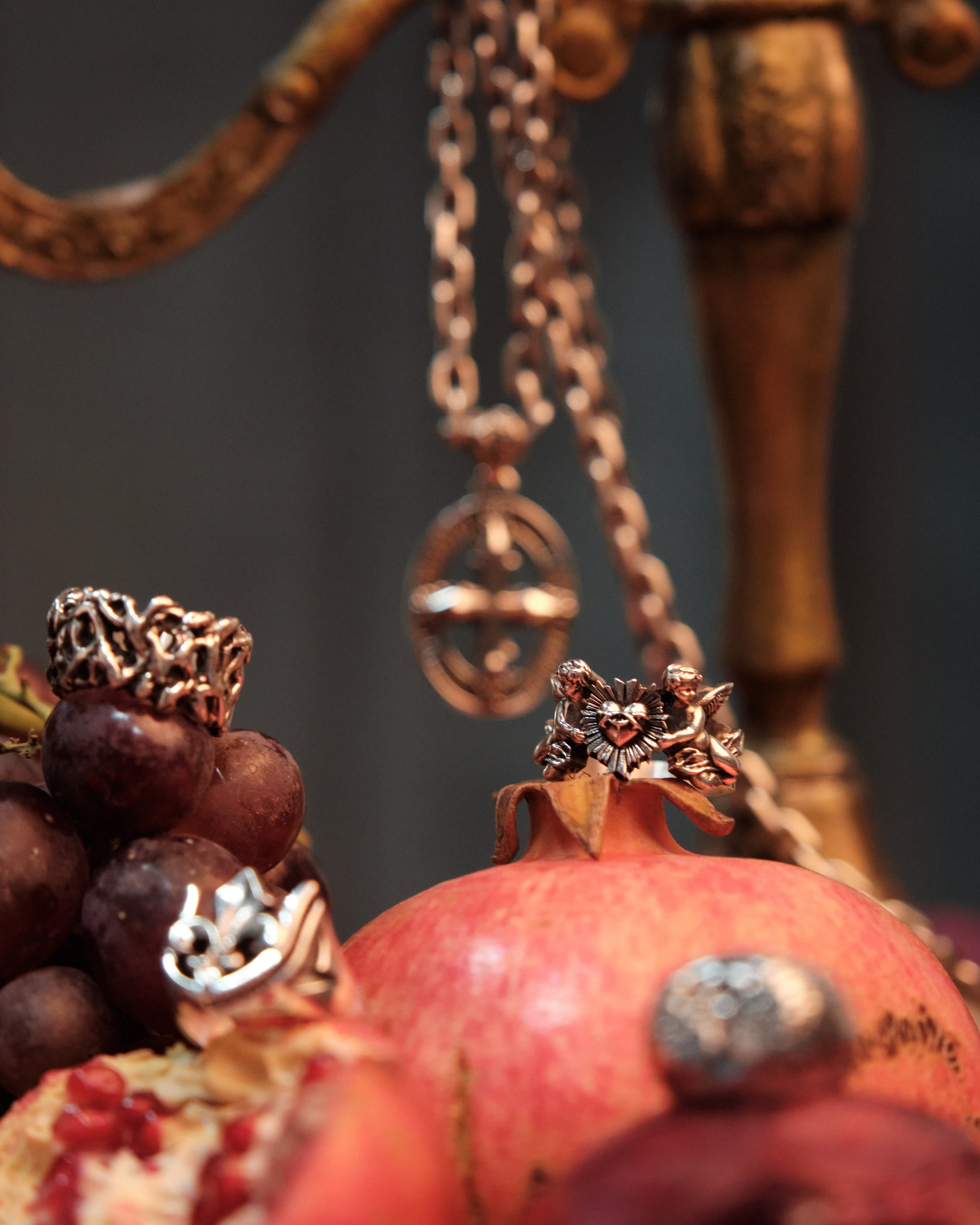 Knight for PRAY FOR MY SINS. Аксёнова Оля — сет-дизайнер, художник-постановщик, Москва