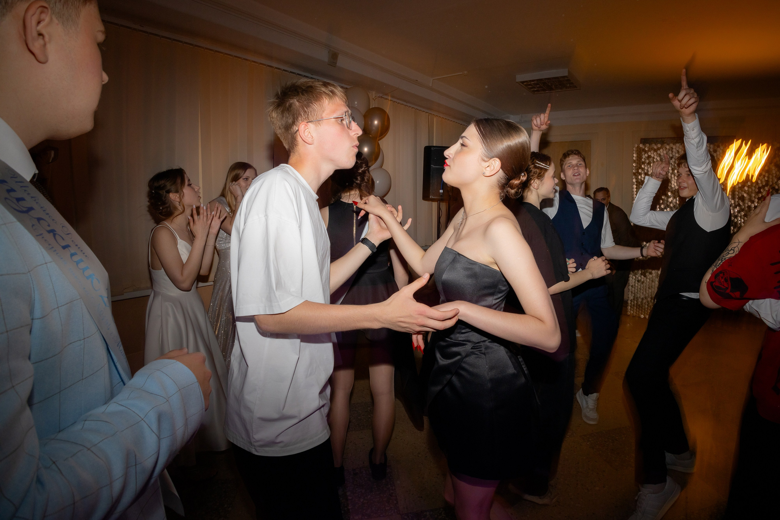 Школьный выпускной 2024 год в Соколе (Минск). Свадебный фотограф в Минске/Беларуси Сергей Спиридонов