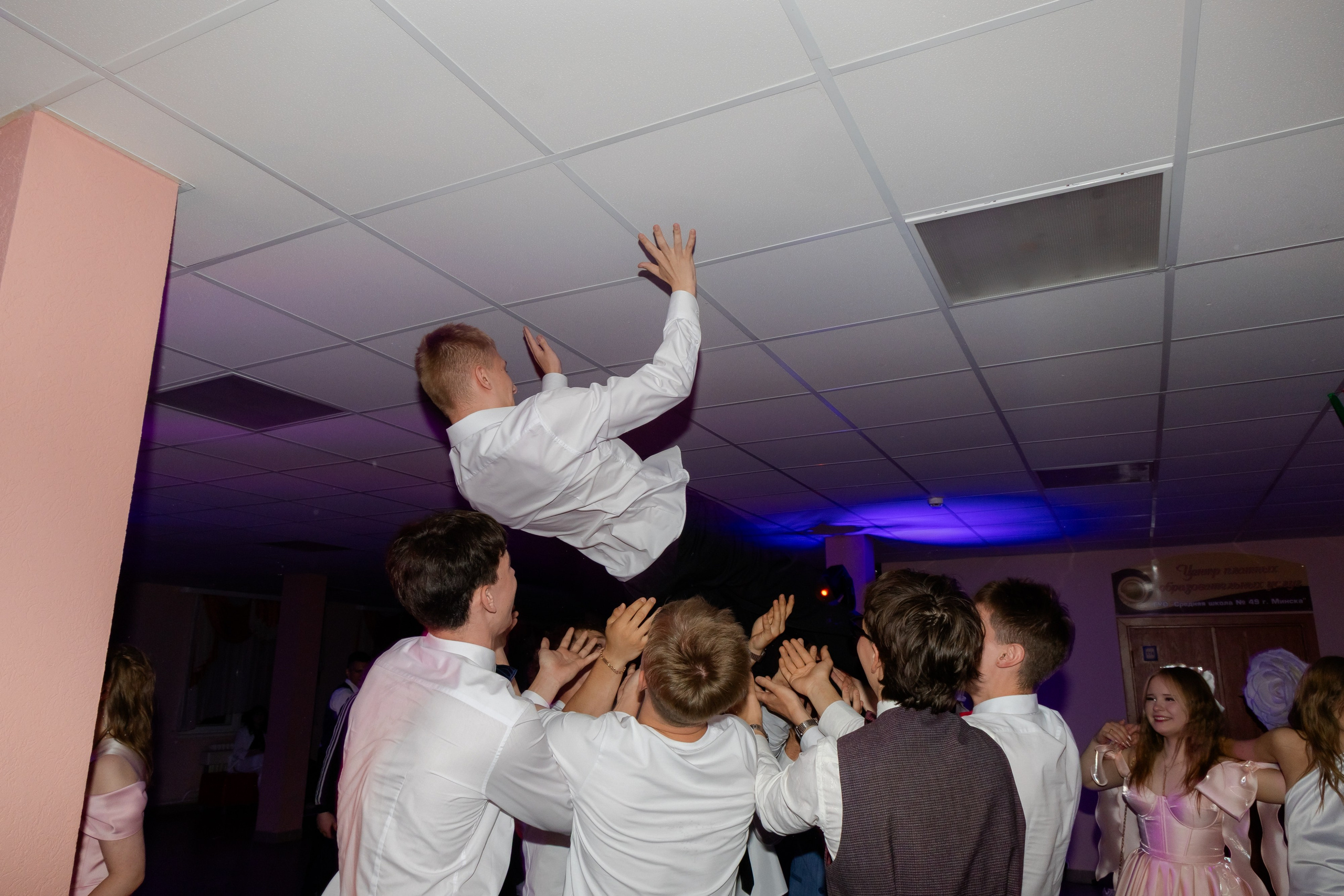 Школьный выпускной 2025 год в Минске, Беларуси. Свадебный фотограф в Минске/Беларуси Сергей Спиридонов