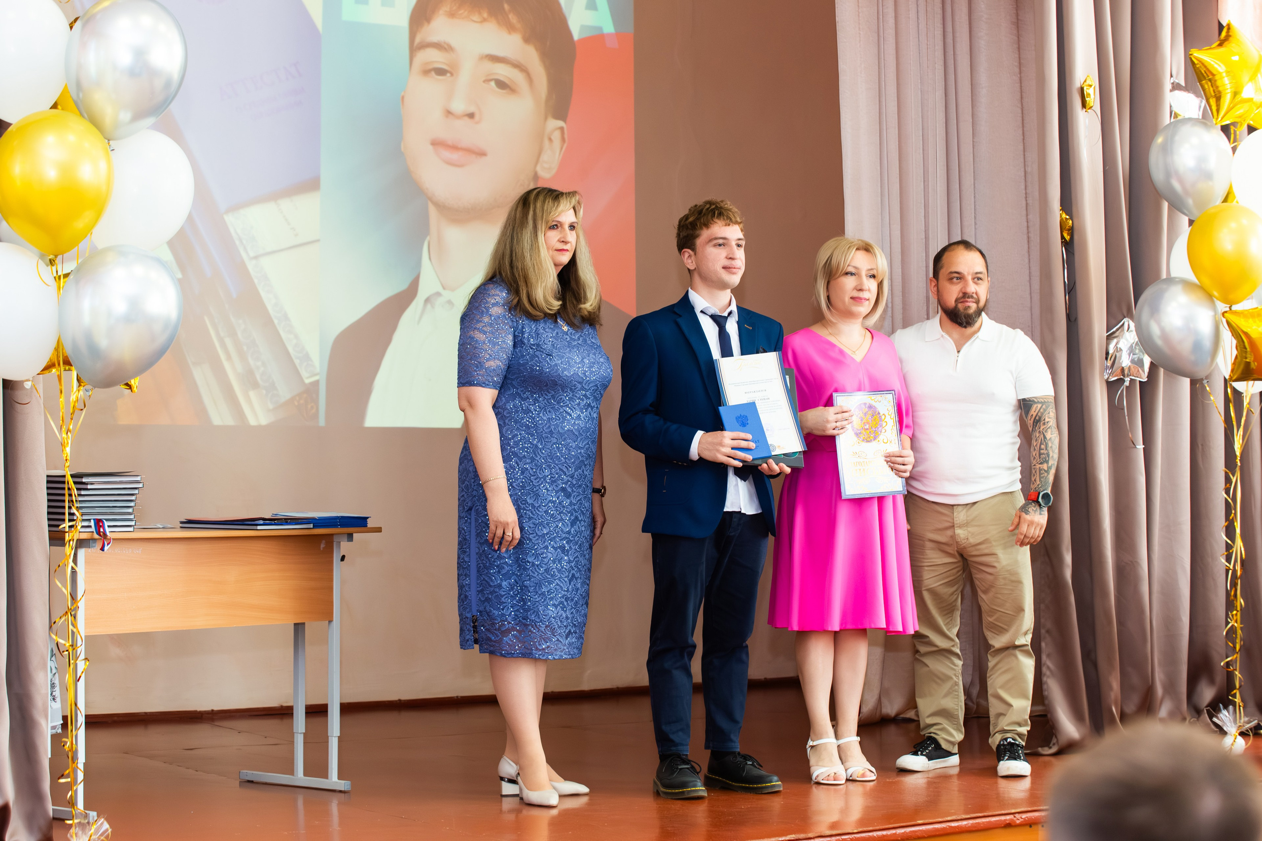 ВРУЧЕНИЕ ДИПЛОМОВ 2025 4 ШКОЛА Г.МЦЕНСК. Профессиональный фотограф в Мценске и Орловской области