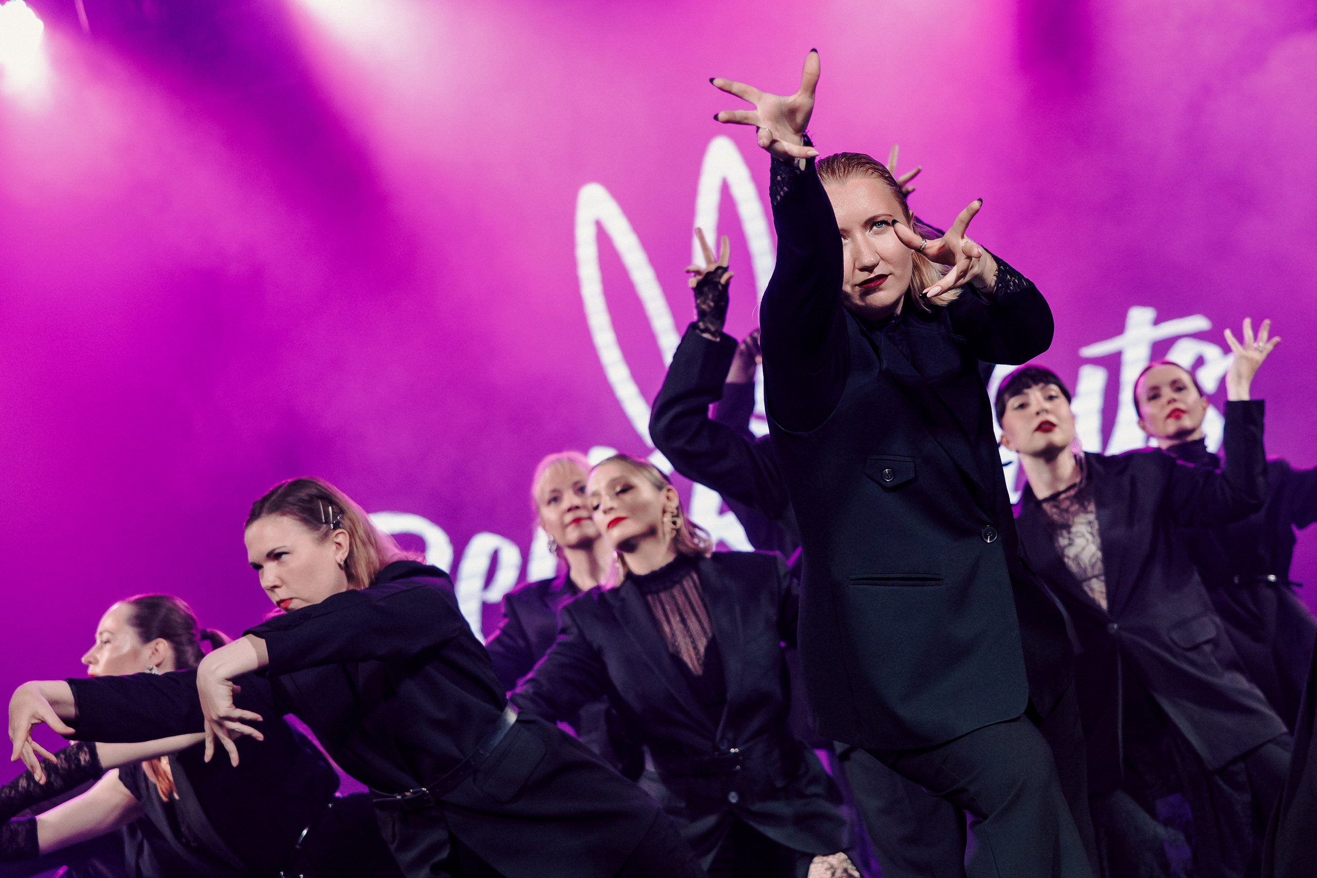 Отчётный концерт танцевальной школы «Red Rabbits» 2025. Лёшка Варзегов — фотограф