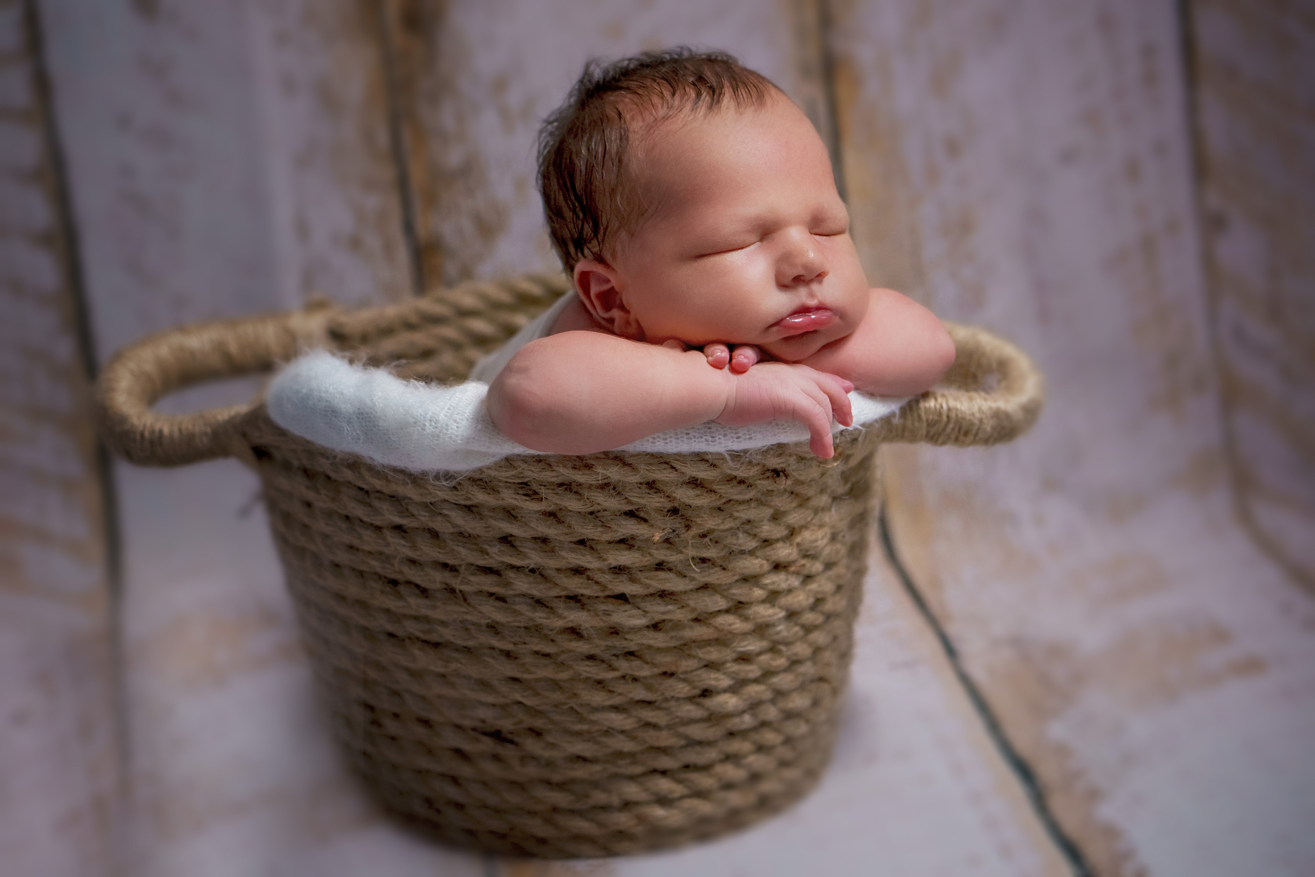 Фото в корзинке , фото новорожденного в корзинке