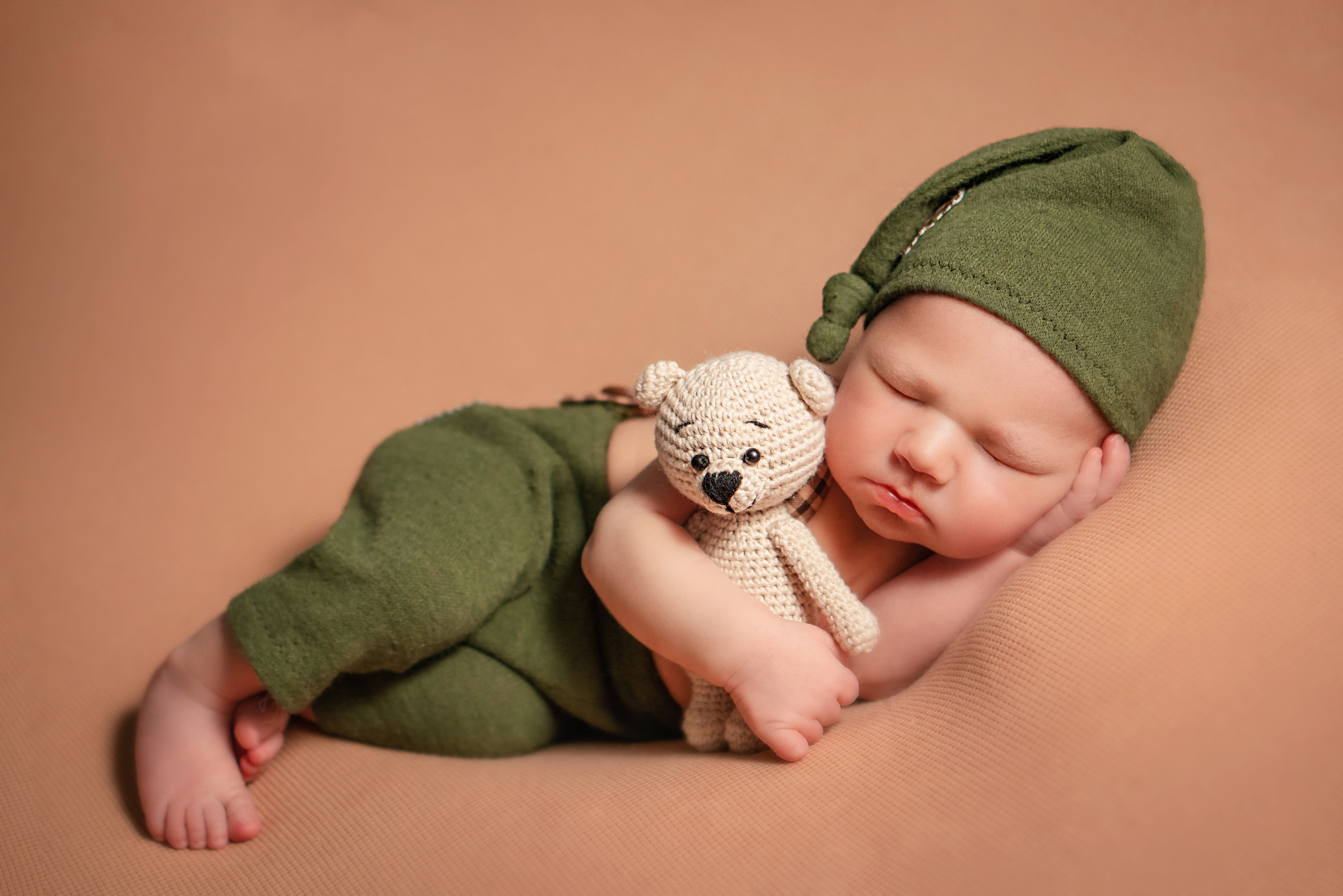 Фото малыша с мишкой, гномик с мишкой 