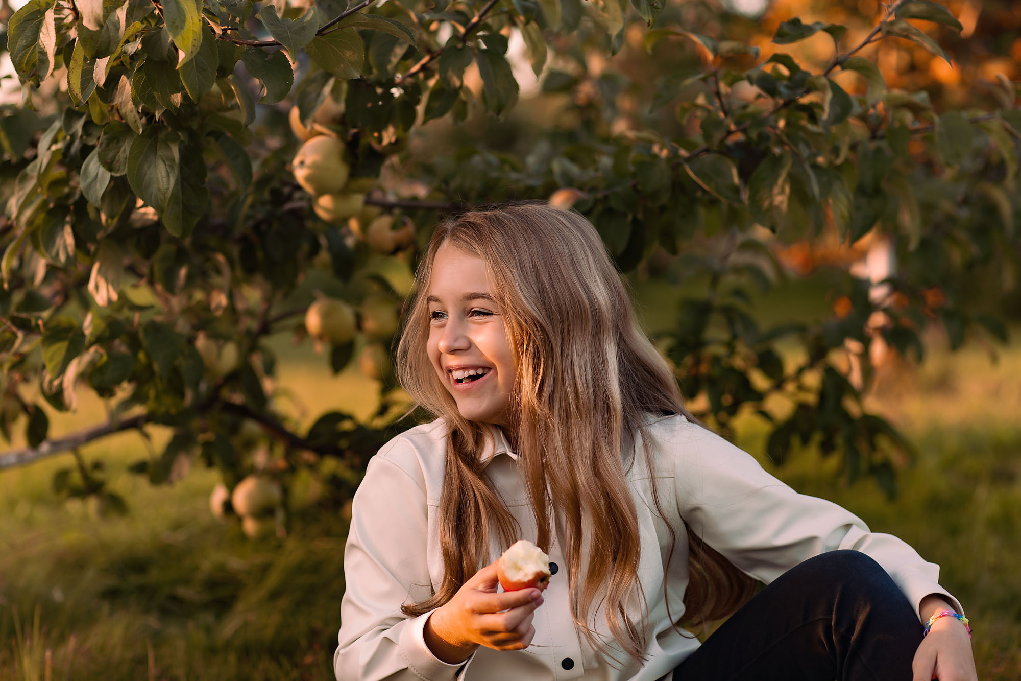 девочкаияблоки