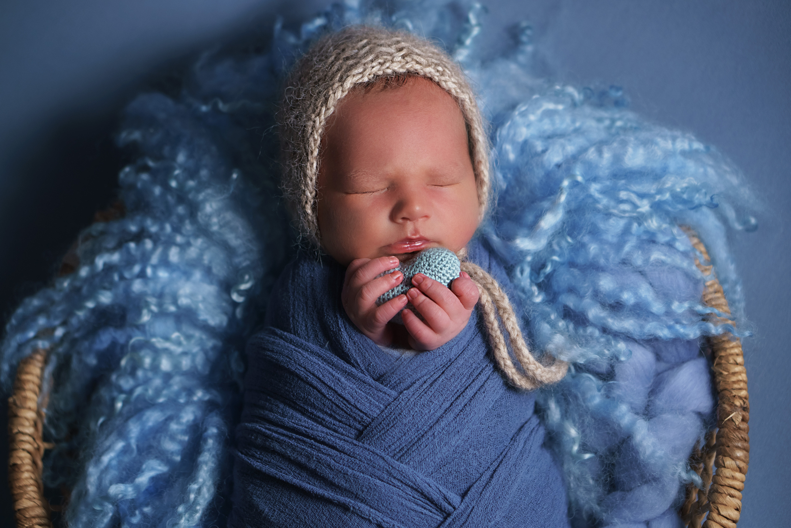 Сердечко в маленьких ручках 