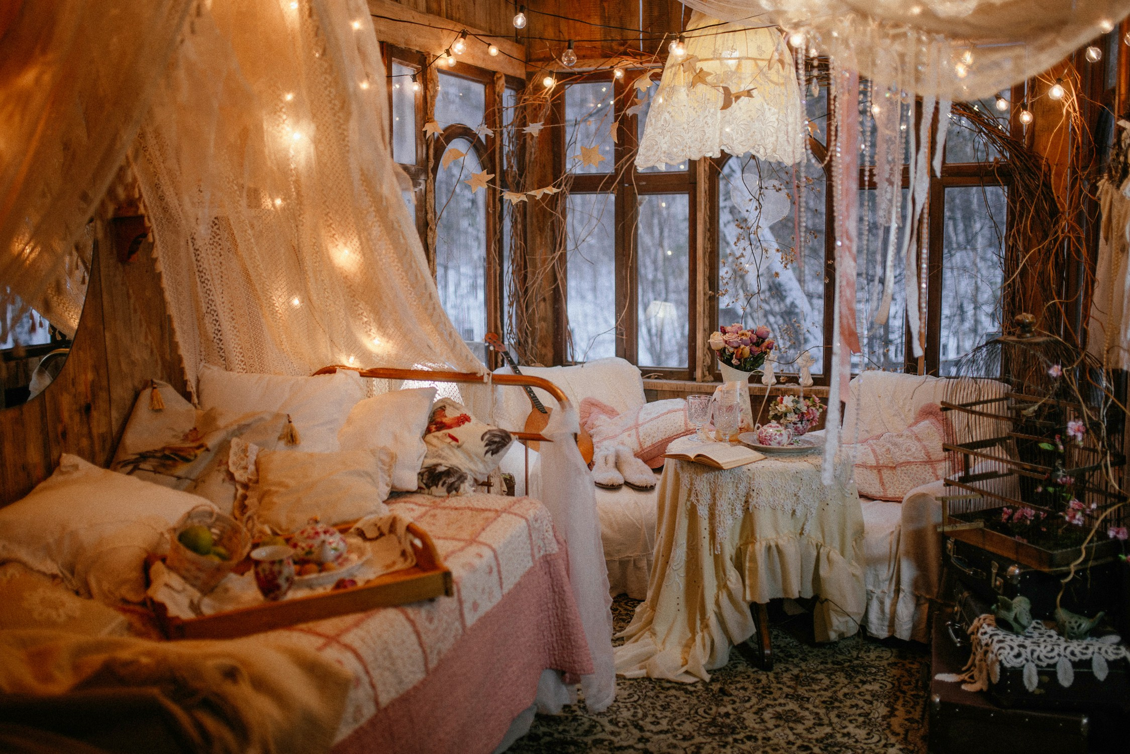 Домик на Дереве с Сеновалом — Локация в стиле Бохо/Прованс для волшебных фотосессий в Екатеринбурге. Фотостудия «Зачарованный Сад» в 20 минутах от центра Екатеринбурга