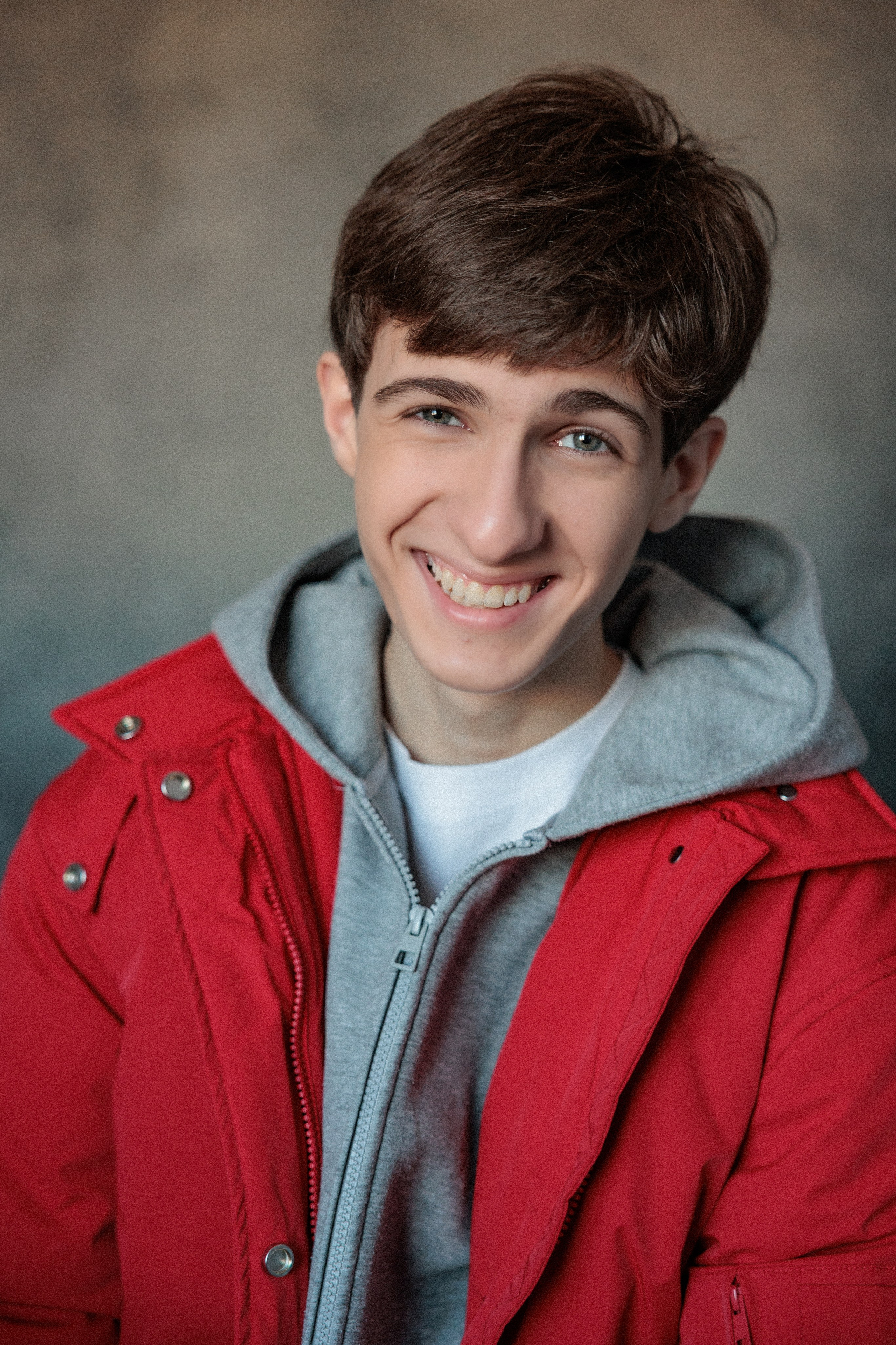 АРТЁМ. Я фотограф из Москвы к Вашим услугам