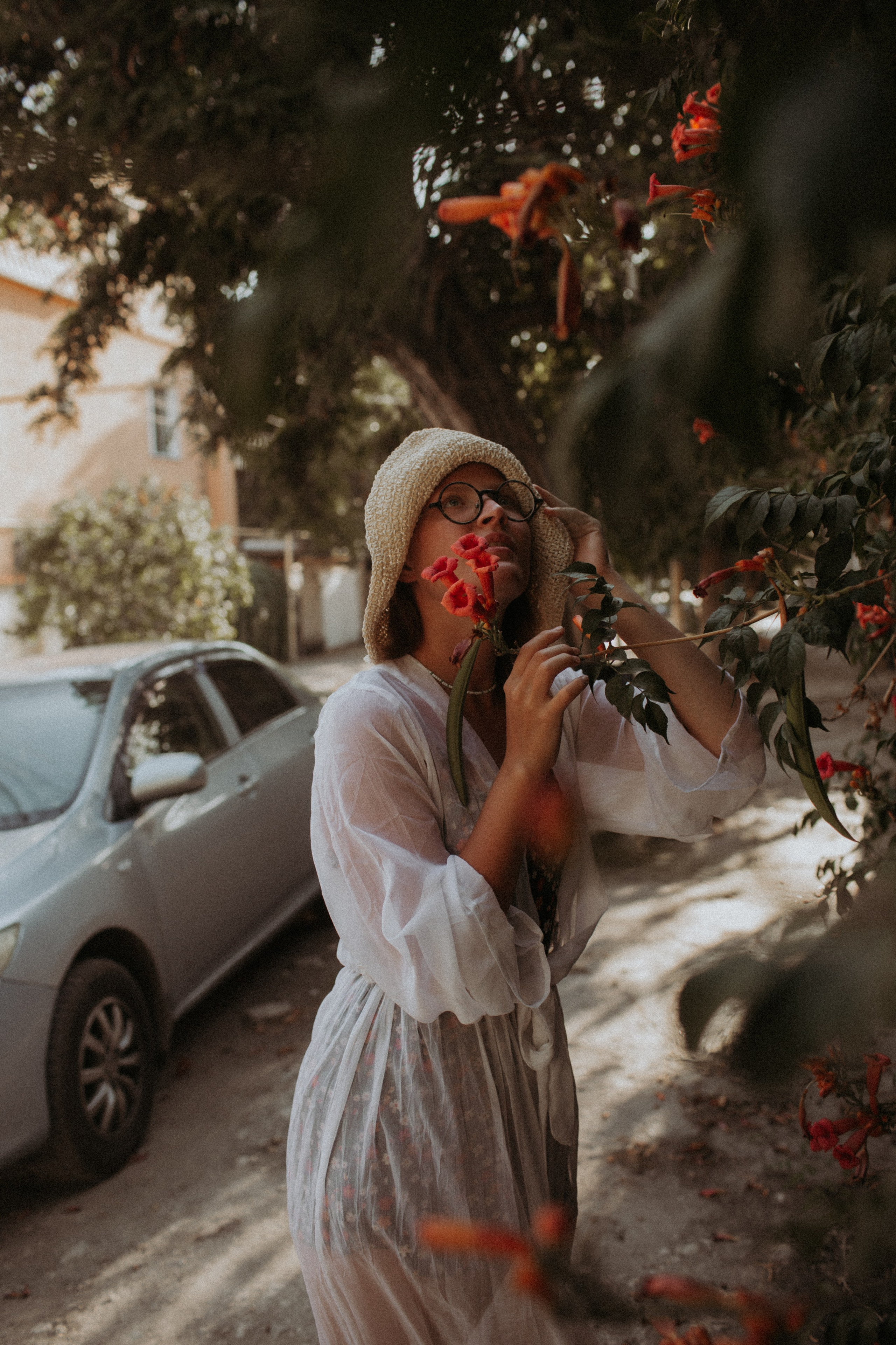 Фотосессия девушки в цветах летом. Свадебный и репортажный фотограф в Ярославле и Санкт-Петербурге Роман Микрюков