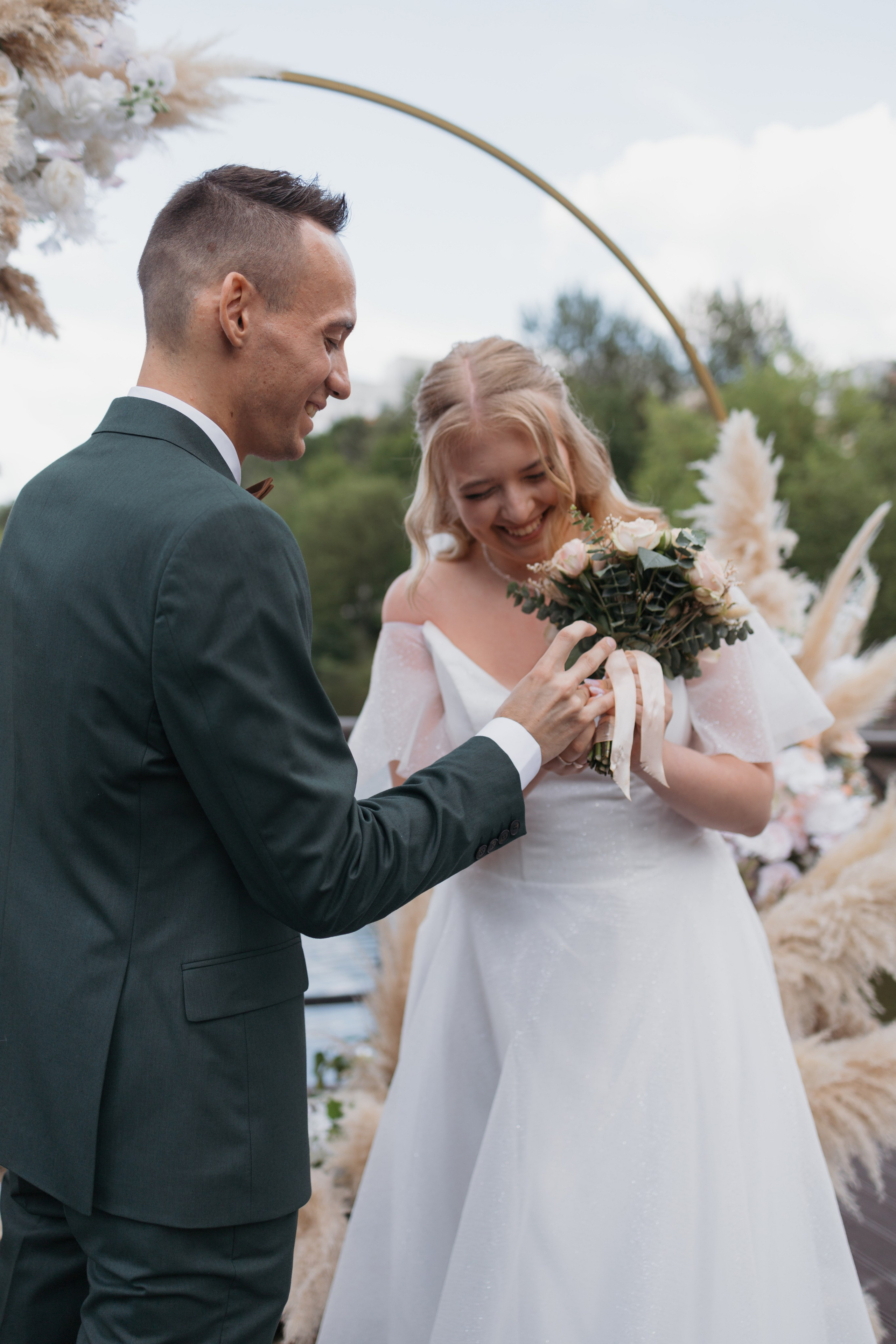 Летняя свадьба за городом. Свадебный фотограф в Москве Аля Загирова