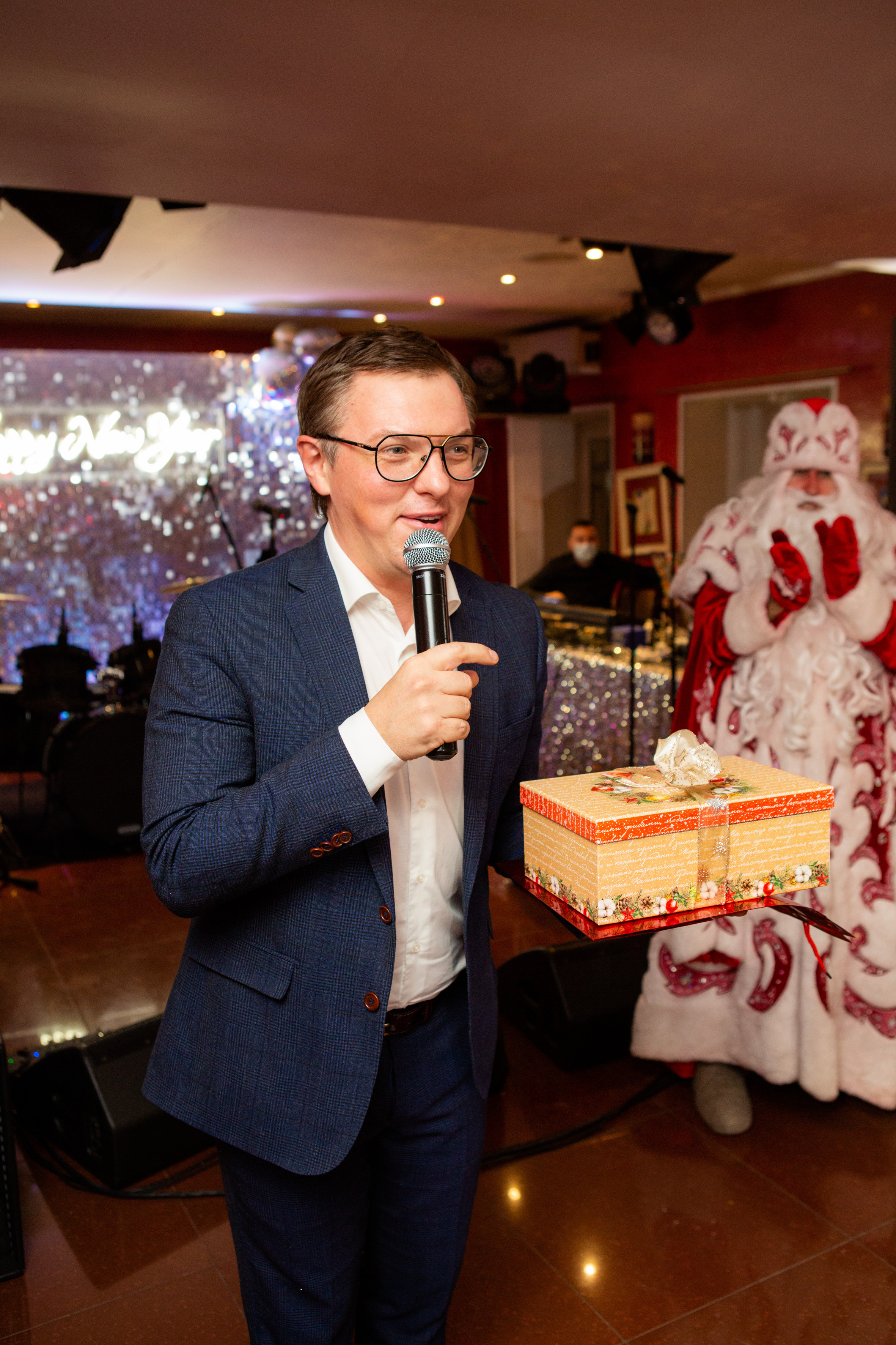 Роман Клячкин. Ведущий. Фотограф на корпоратив. Фотограф на банкет. Фотограф на юбилей. Фотограф на мероприятие. Репортажный фотограф Дмитрий Малышев. Москва, Сергиев Посад, Мытищи, Королев, Пушкино, Дмитров, Орехово-Зуево, Александров, Хотьково, Химки, Долгопрудный.