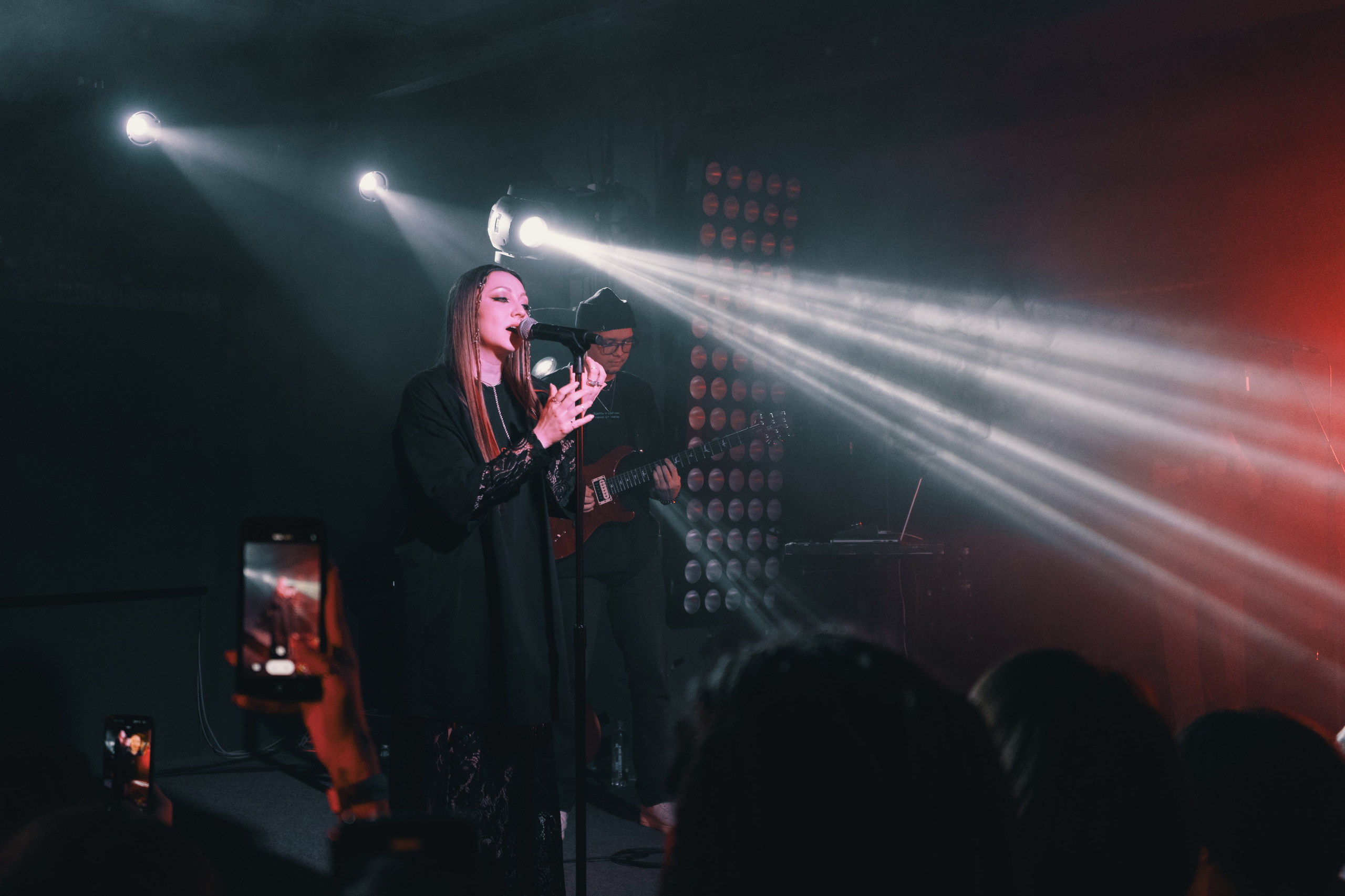 Аили. Первый сольный концерт в"Мумий Тролль Music Bar». Никита Скрипник — ТЕАТР В СТИЛЕ ФЭШН