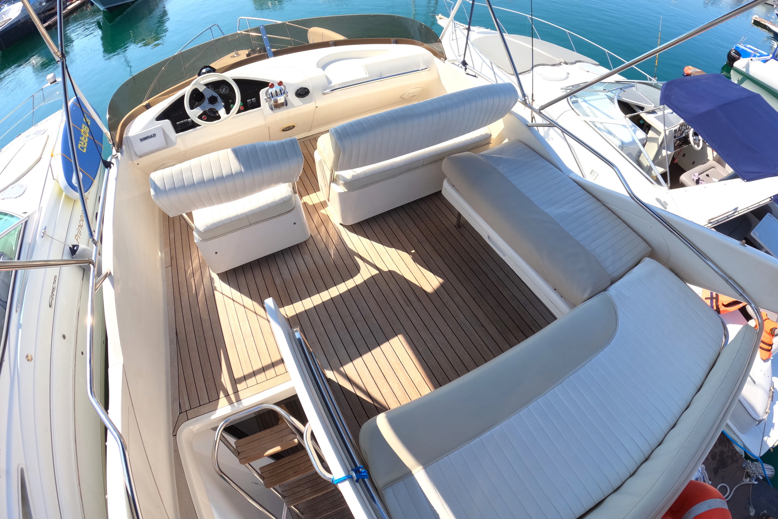 Яхта Уно Аренда Яхты в Сочи Яхтанаморе YACHTNAMORE YACHTANAMORE