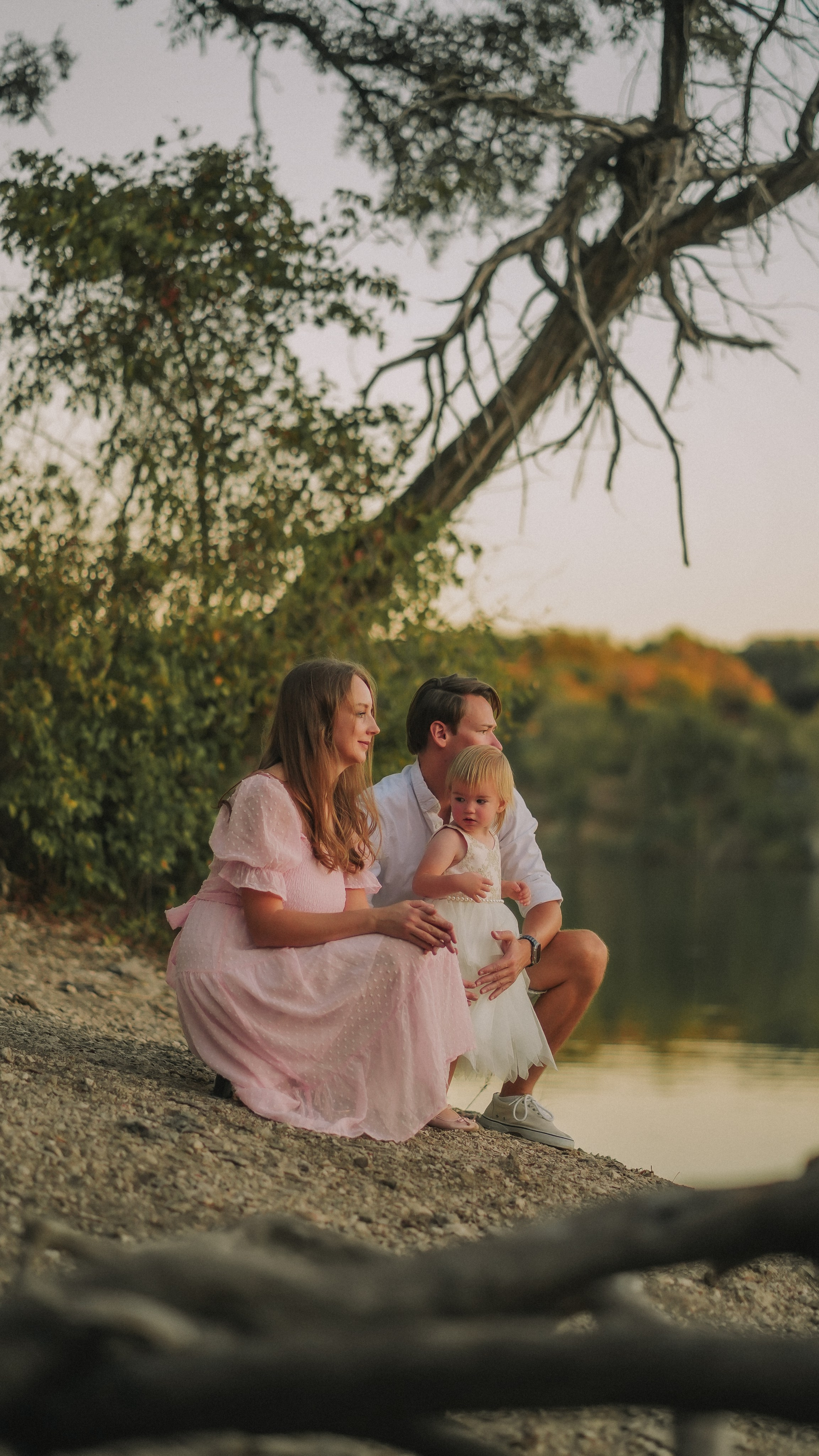 Family snuggles & smiles — cozy family photos