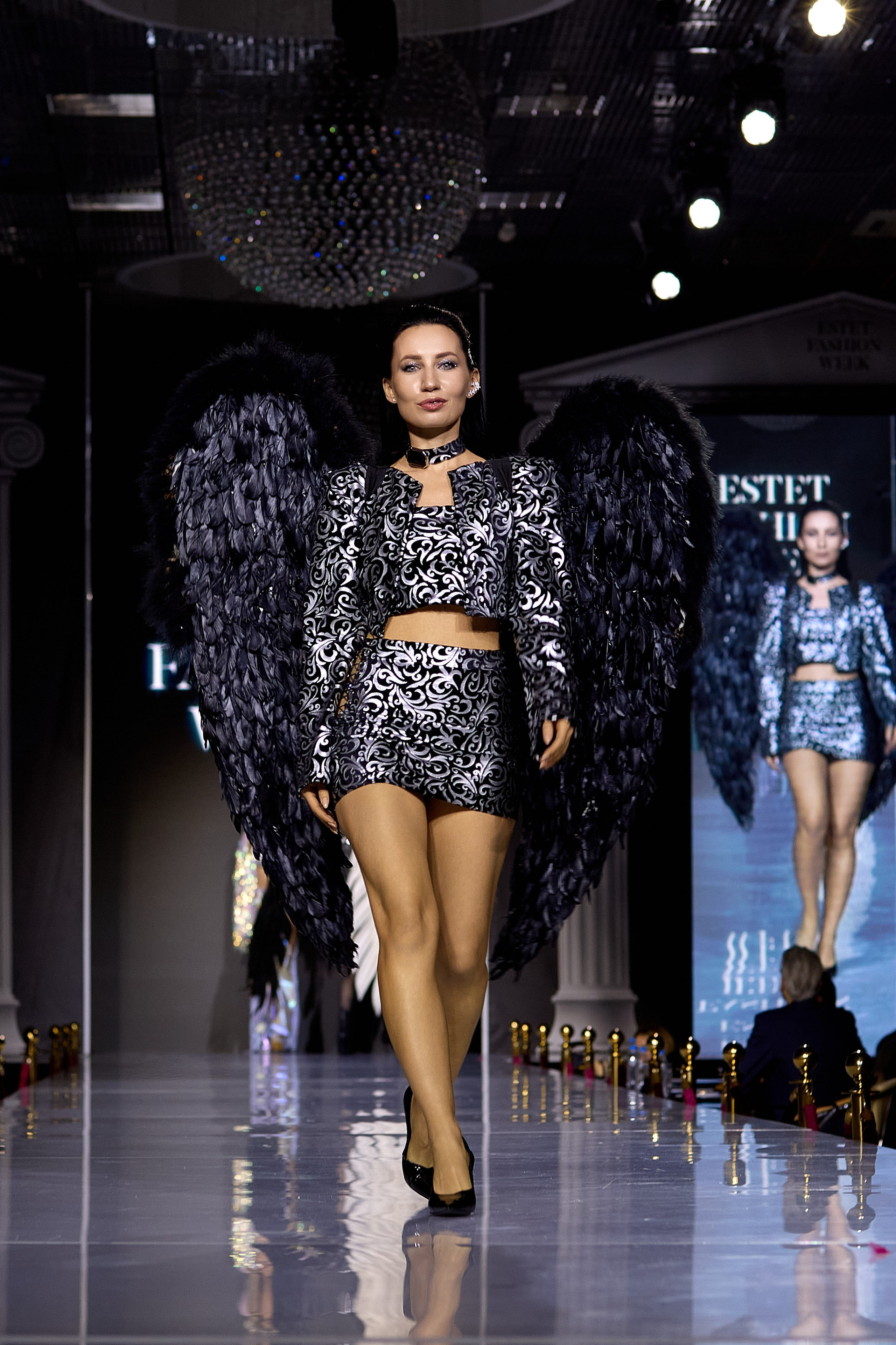 Показ в стиле Victoria's Secret | Ювелирная неделя моды «Эстет»