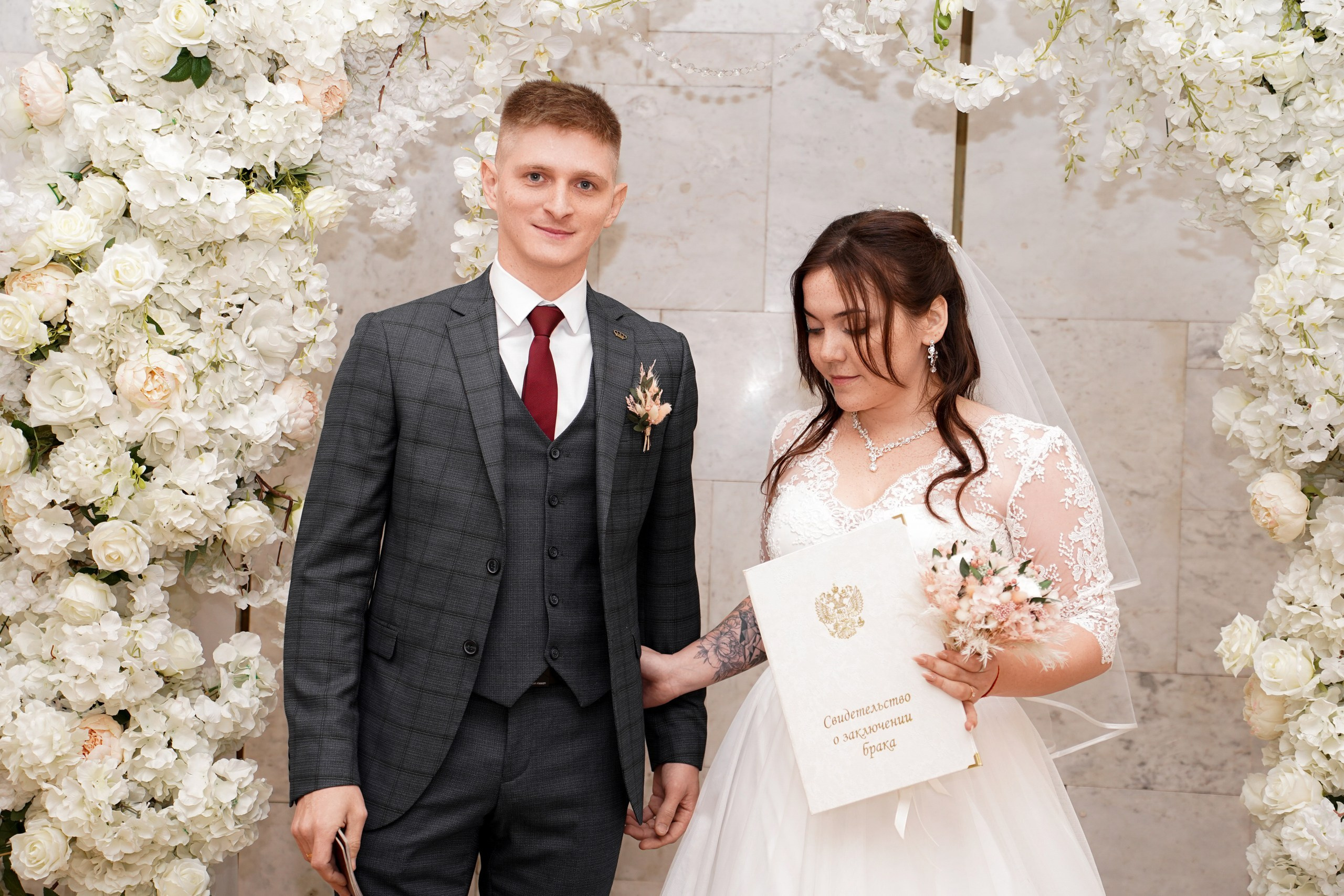 Свадебная фотосессия в Кировском ЗАГСе в Ростове-на-Дону. Фотограф Алёна Чёботова. Свадебный фотограф в Ростове-на-Дону. Таинство Крещения и Венчания, семейные фотосессии. Алёна Чёботова