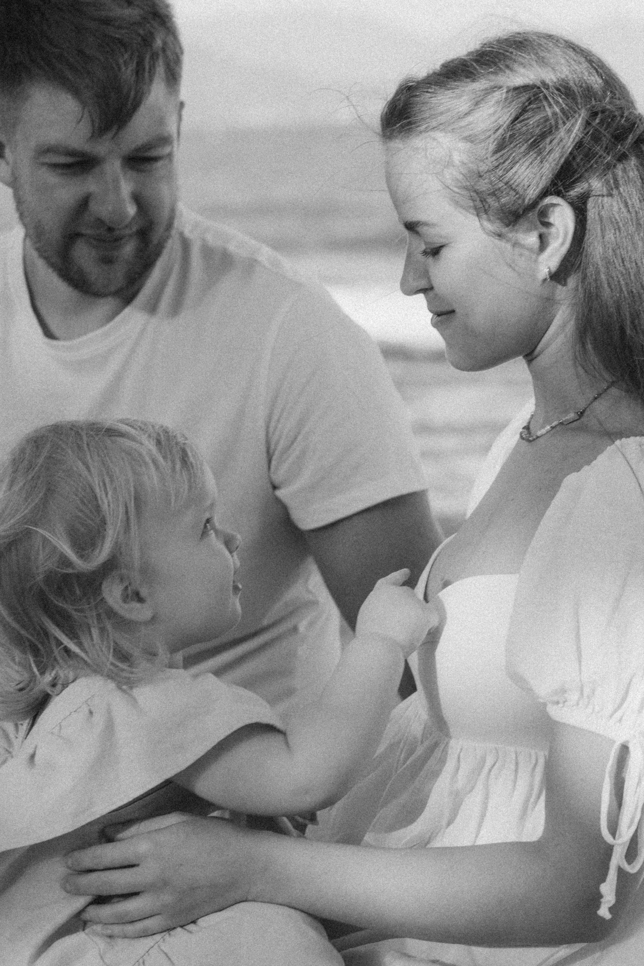 Вика и Влад с Соней на пляже. Главная