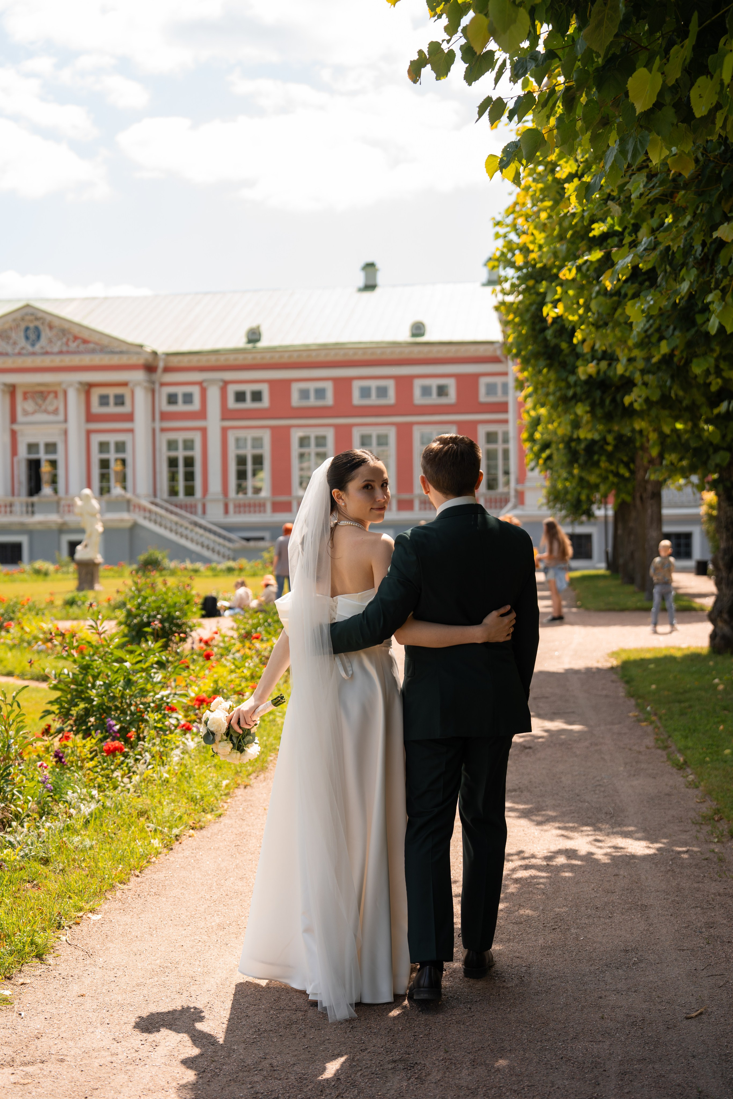 Влад и Илина в Кусково. Свадебный фотограф в Москве Анна Полушина