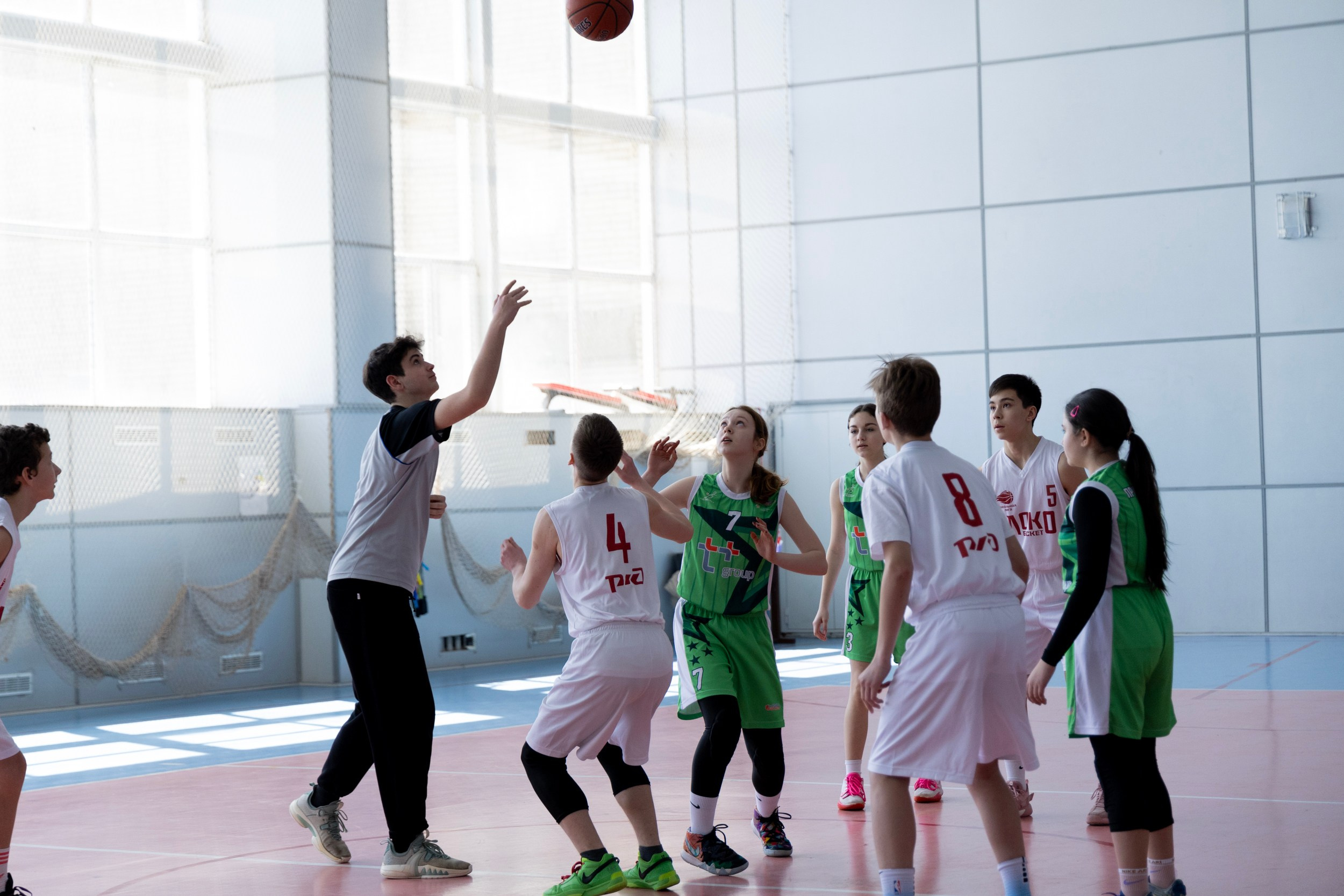 Соревнования по баскетболу среди школьников. Репортажный и портретный фотограф в Владивостоке