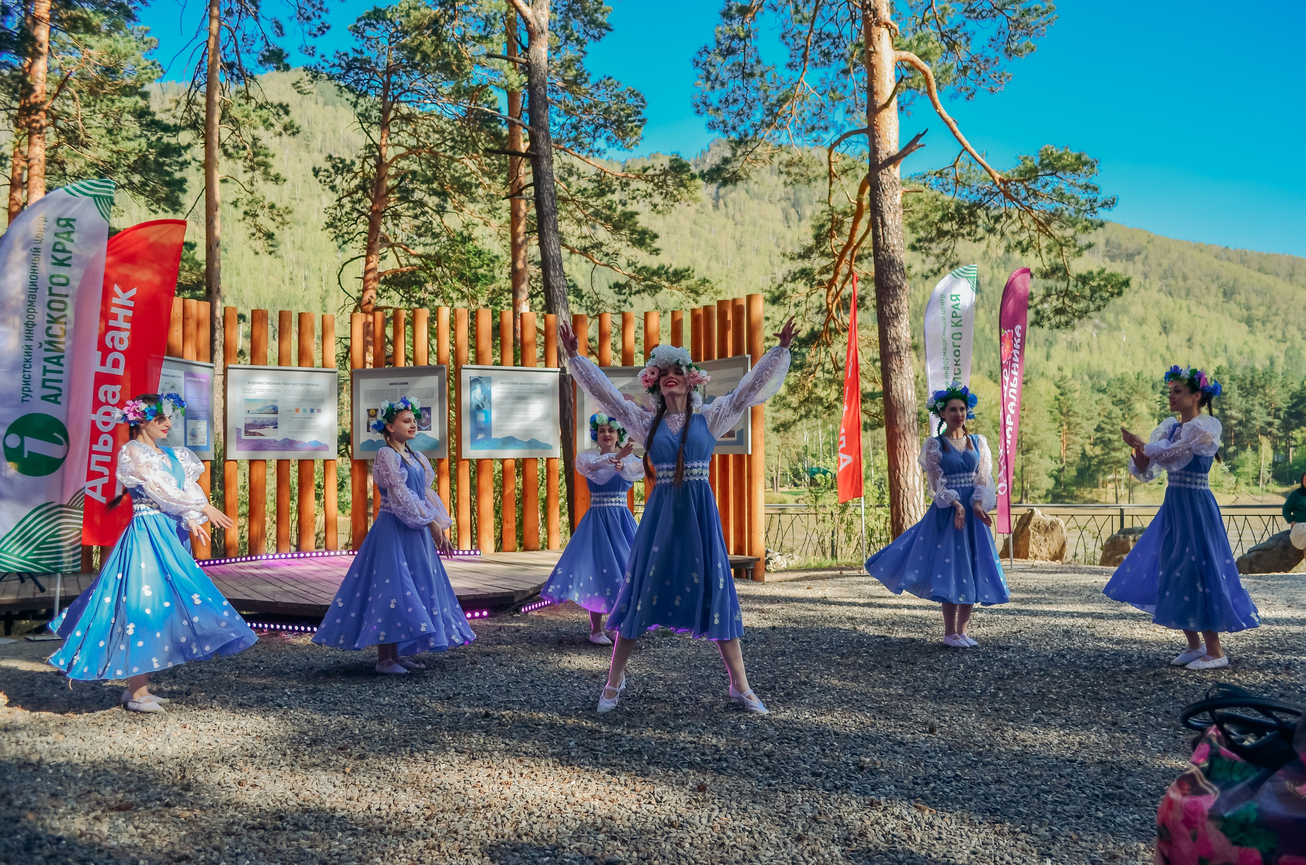 Фестиваль «Цветение Маральника на Алтае 2025». Фоторепортаж. Денисова Аля — фотограф для парных съемок и индивидуальных историй в Барнауле