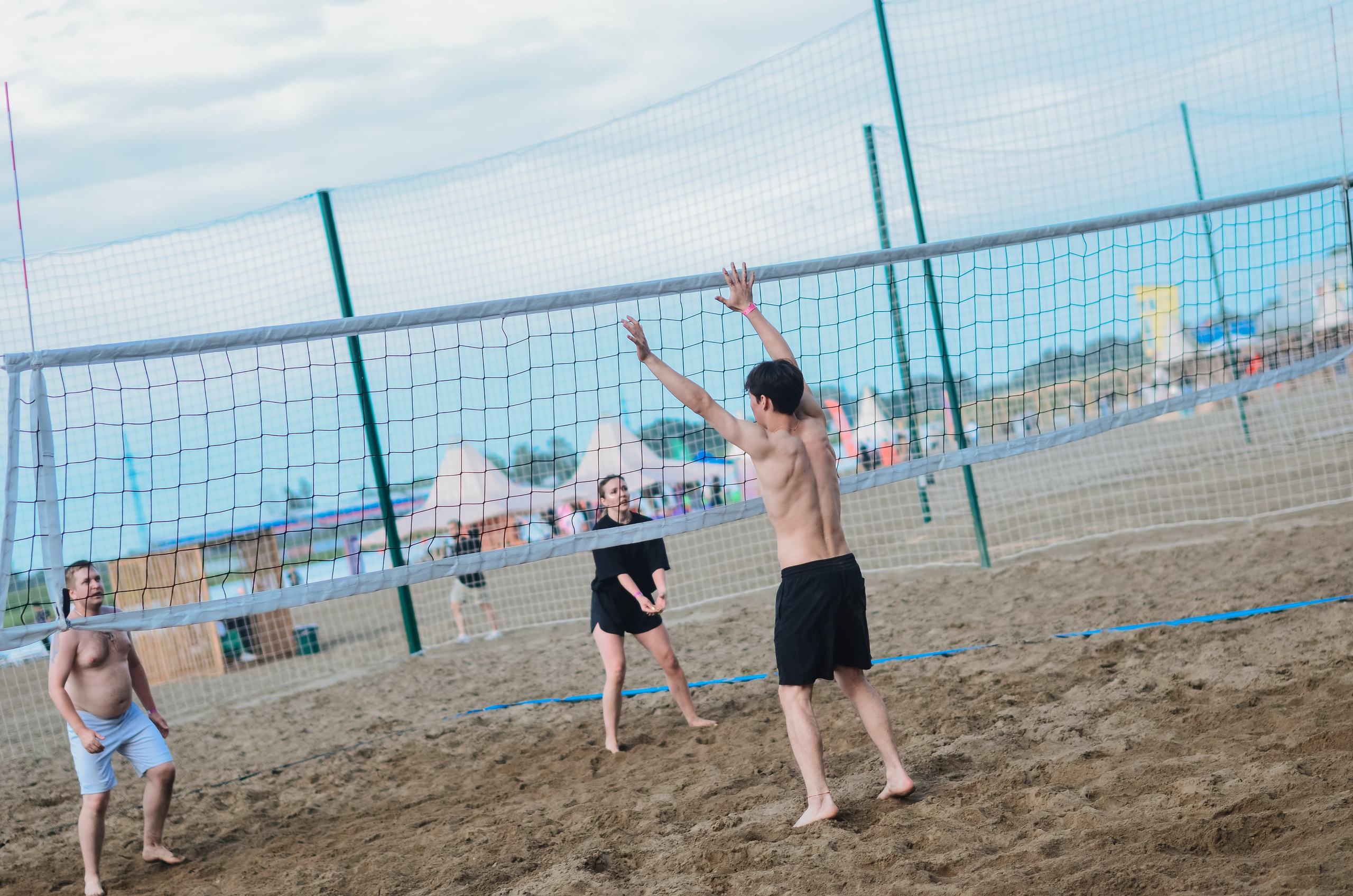 Фестиваль «Грань» 2025. Спортивная площадка. Денисова Аля — фотограф для парных съемок и индивидуальных историй в Барнауле